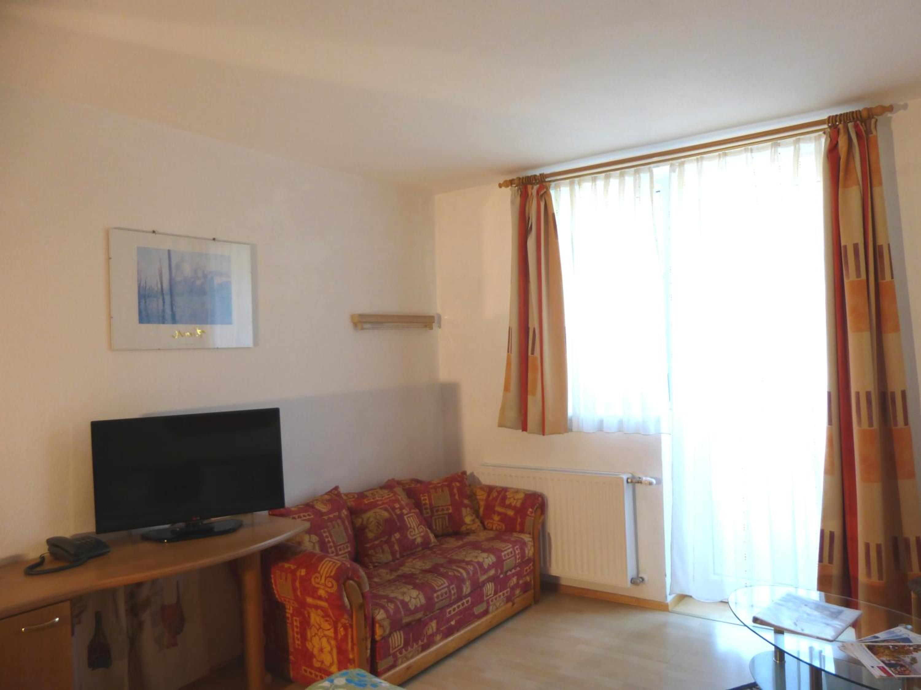 Double Room with Private External Shower and Toilet - Photo 4