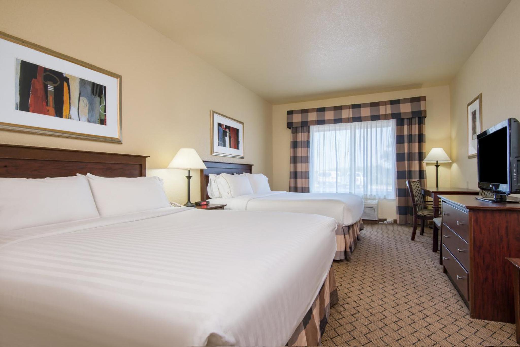 Standard Queen Room with Two Queen Beds - Photo 1