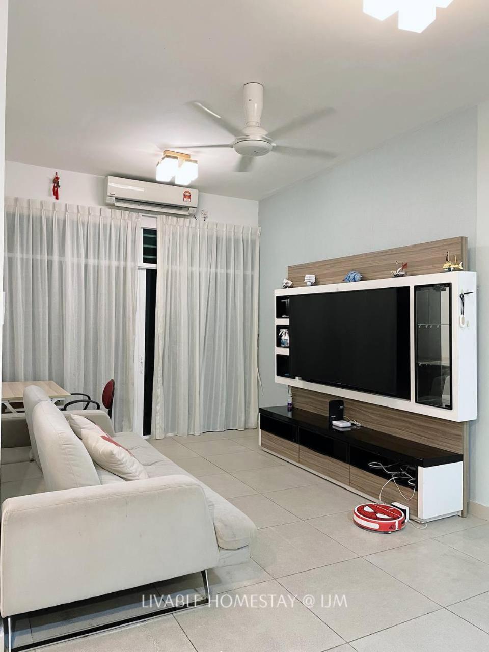 Apartment With Pool View  photo 1