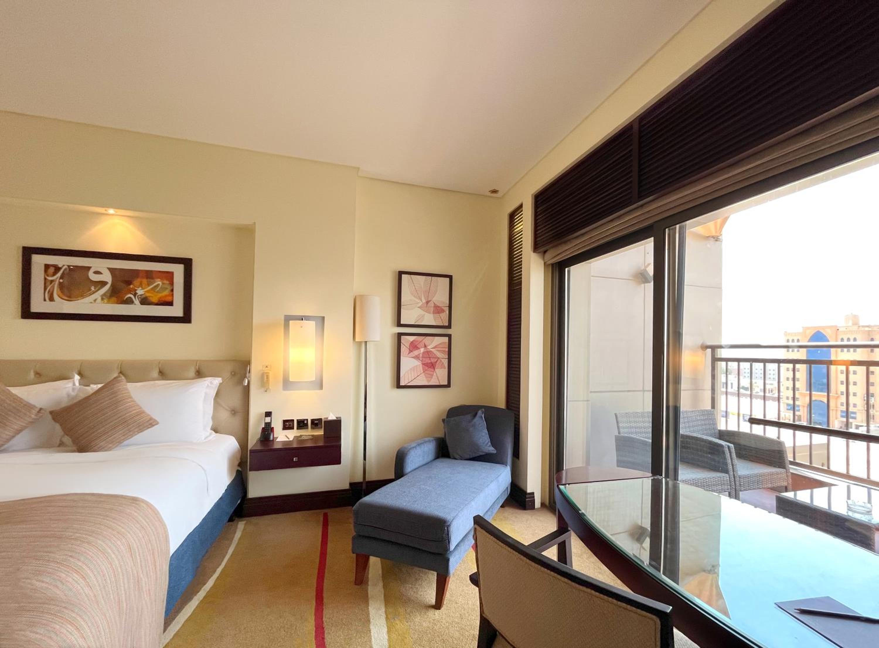Superior Queen Room with Balcony and City View - Photo 7