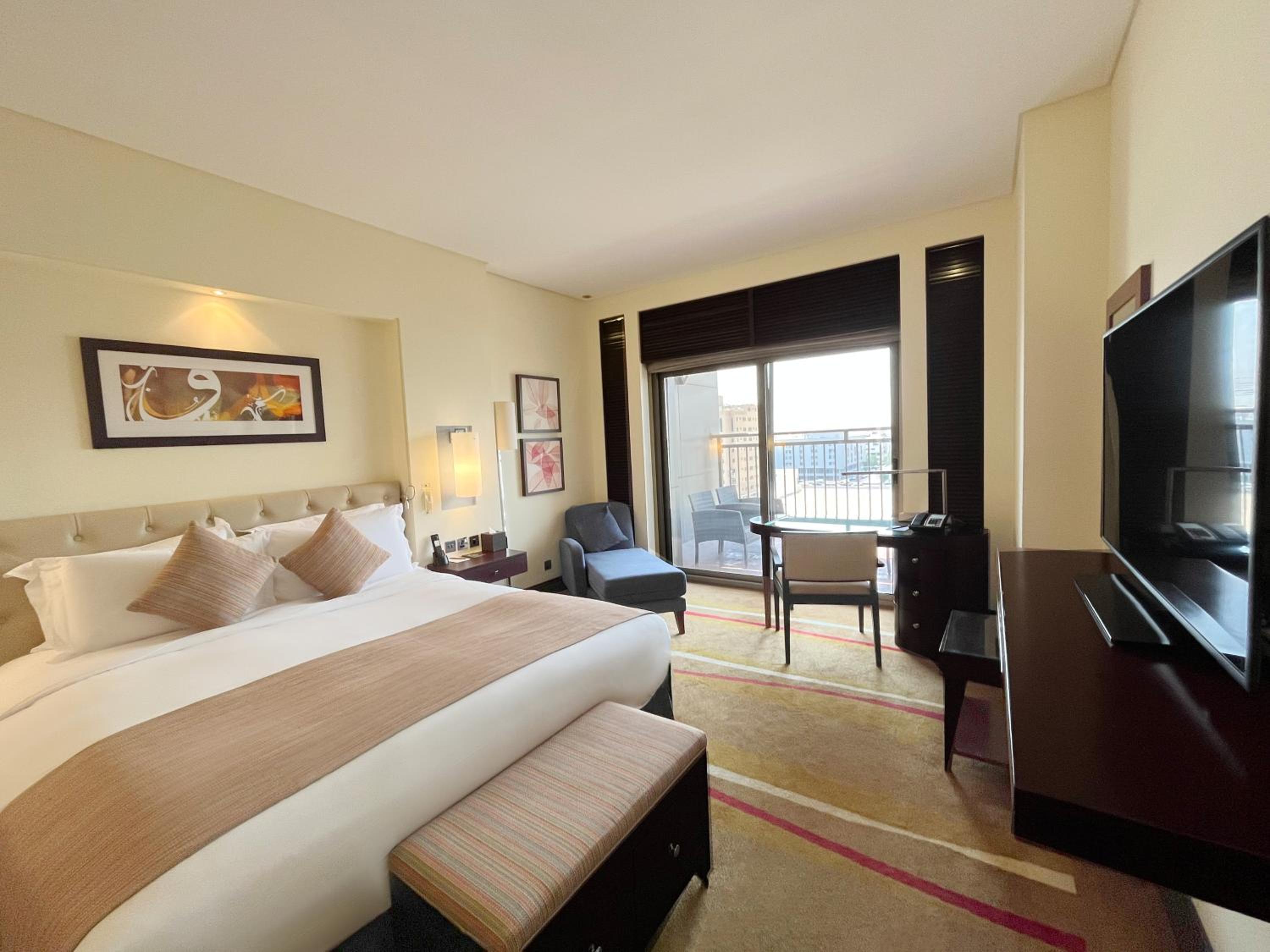 Superior Queen Room with Balcony and City View - Photo 5