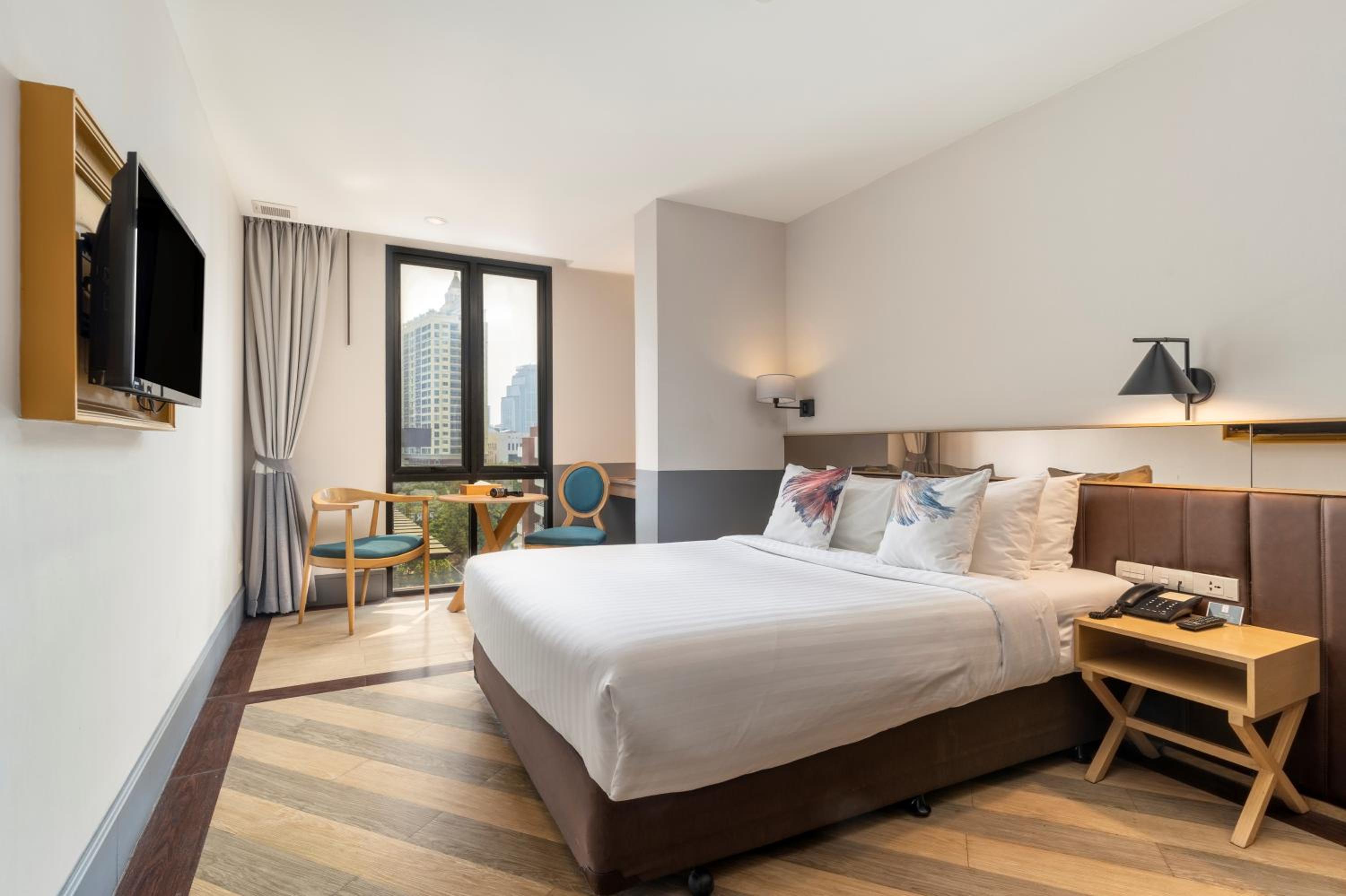 Explorer Superior Queen Room with One Queen Bed (Non Smoking) photo 1