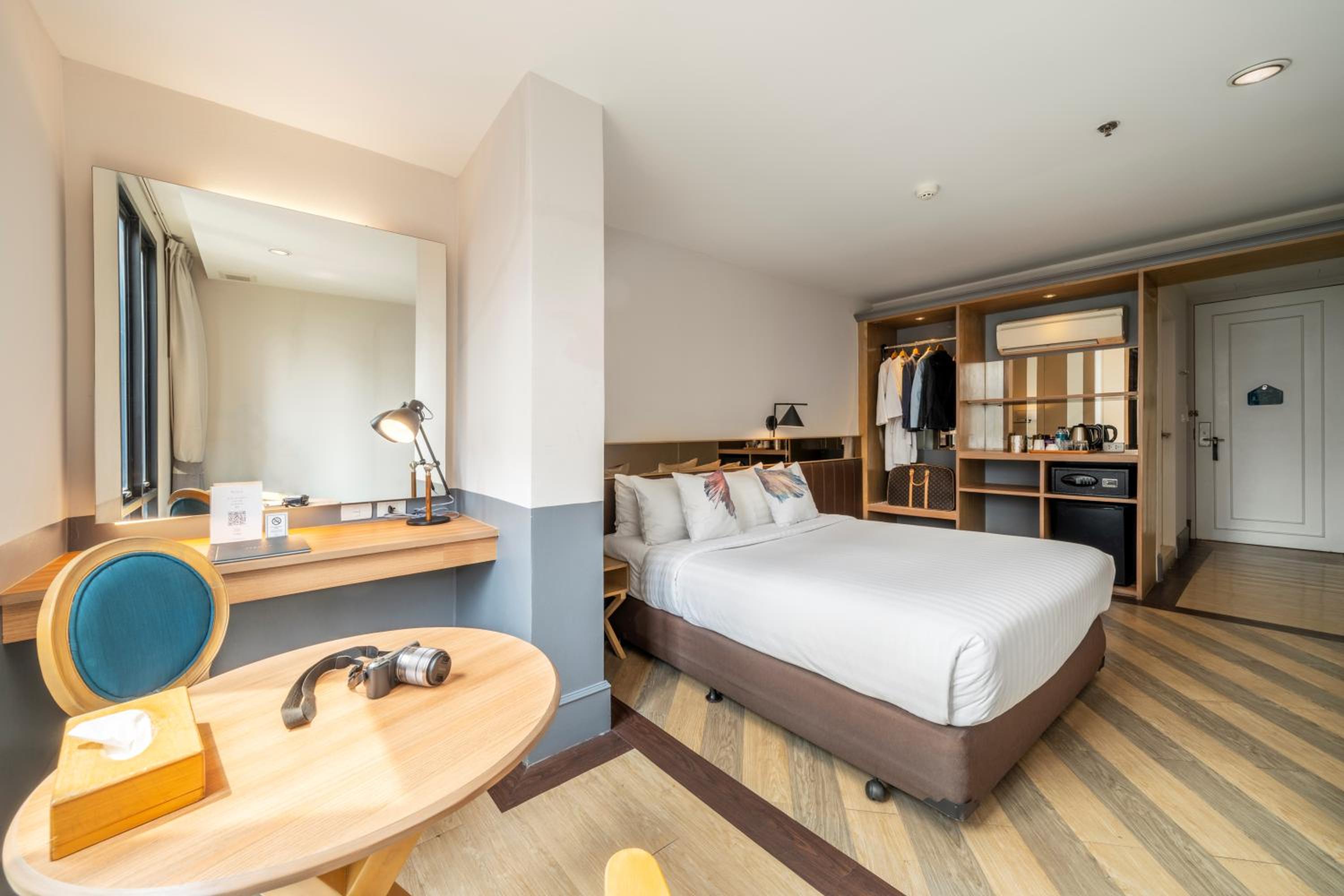 Explorer Superior Queen Room with One Queen Bed (Non Smoking) photo 2
