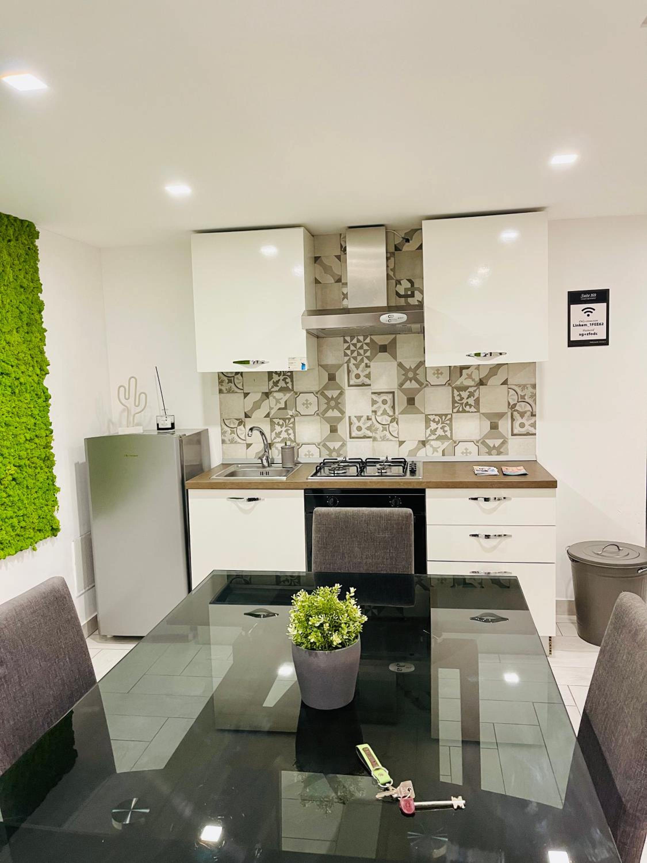 Suite with Spa Bath - Photo 36
