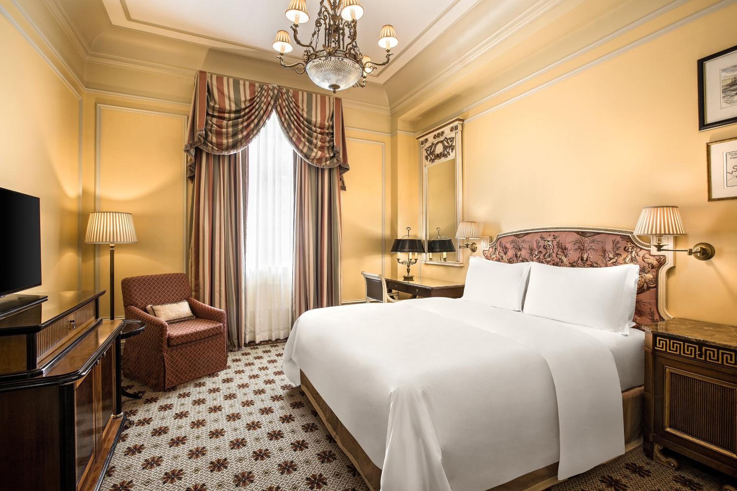 Classic, Guest room, 1 King, Courtyard view