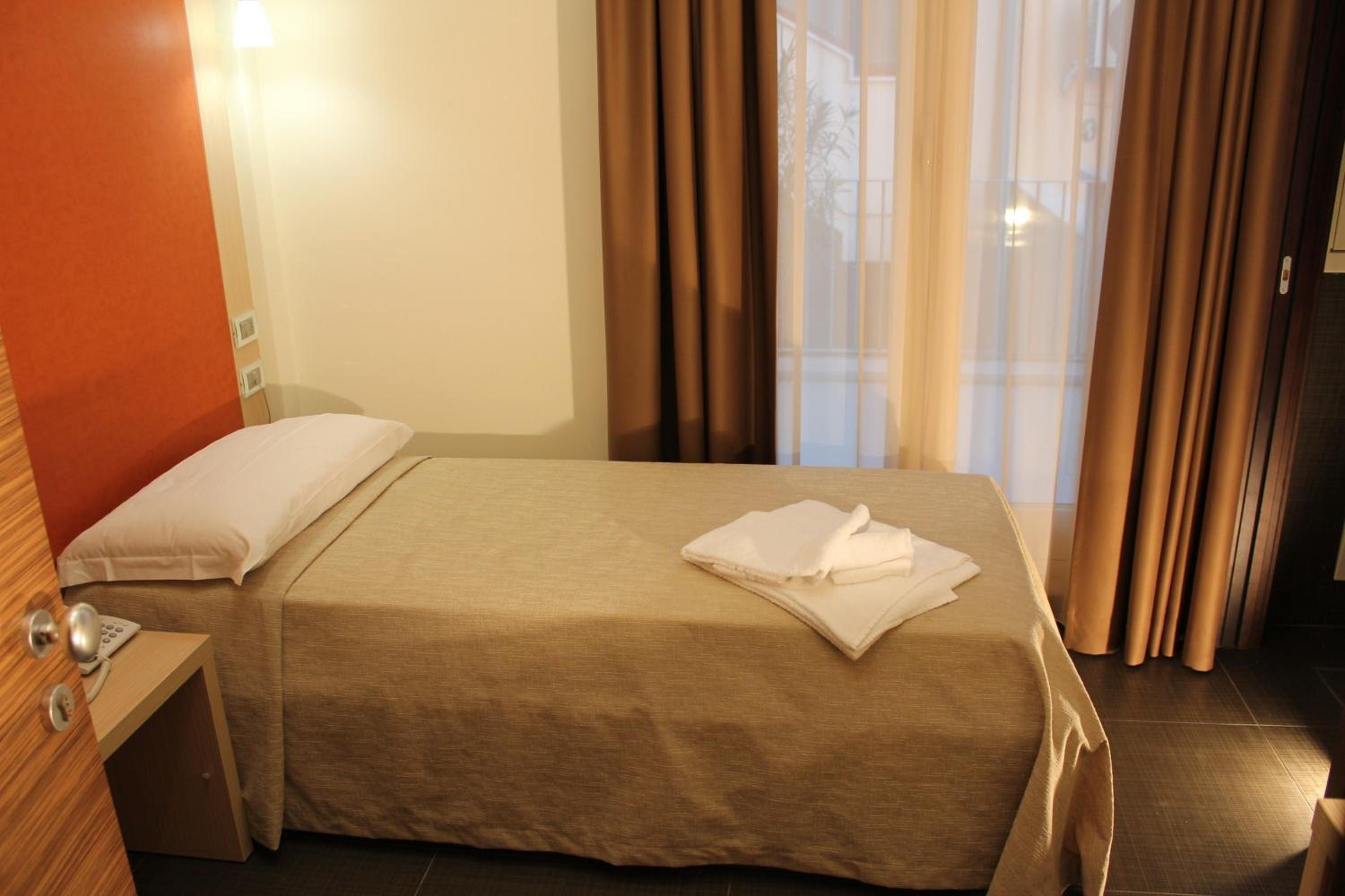 Single Room - Photo 4