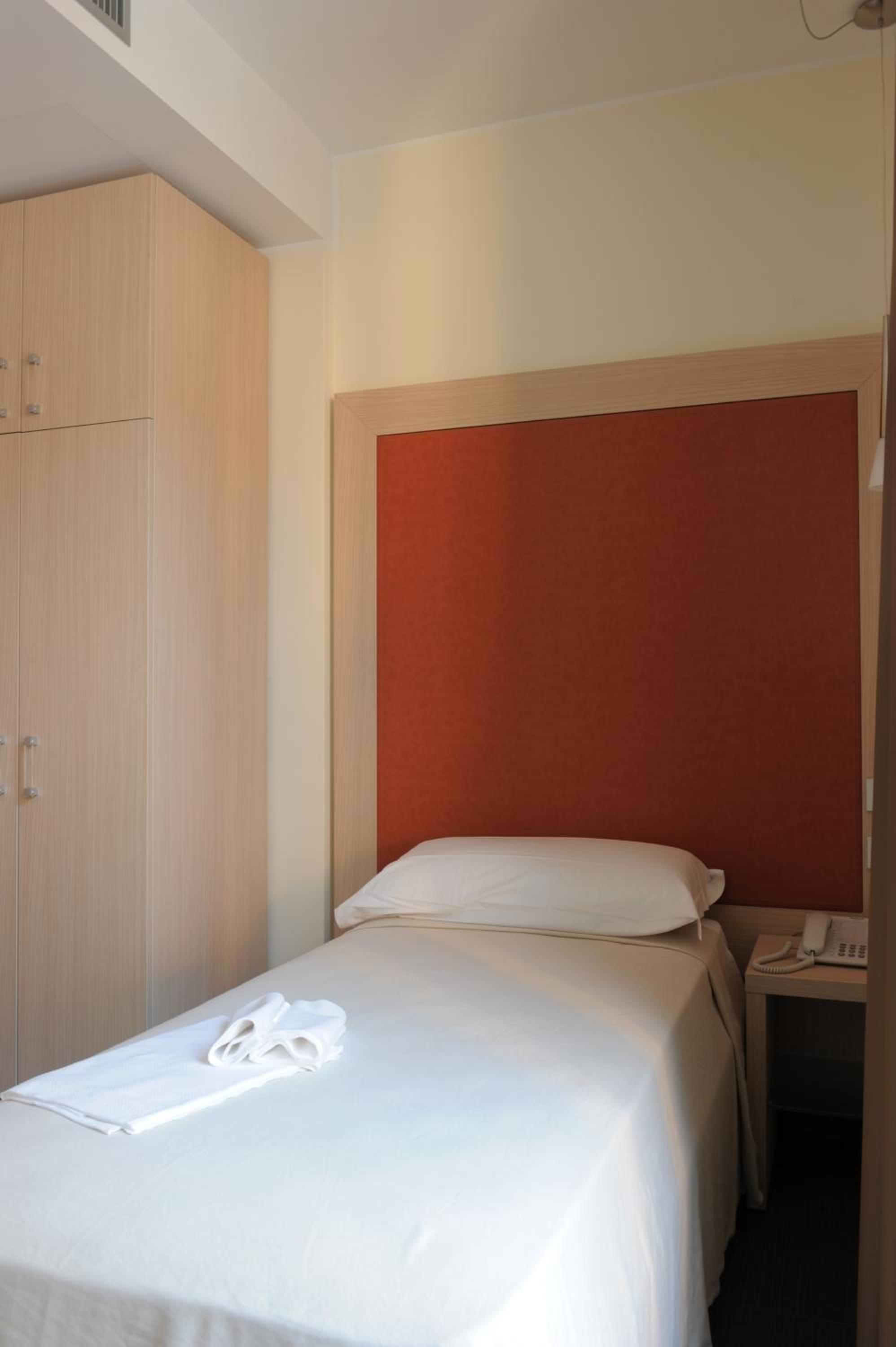 Single Room - Photo 1