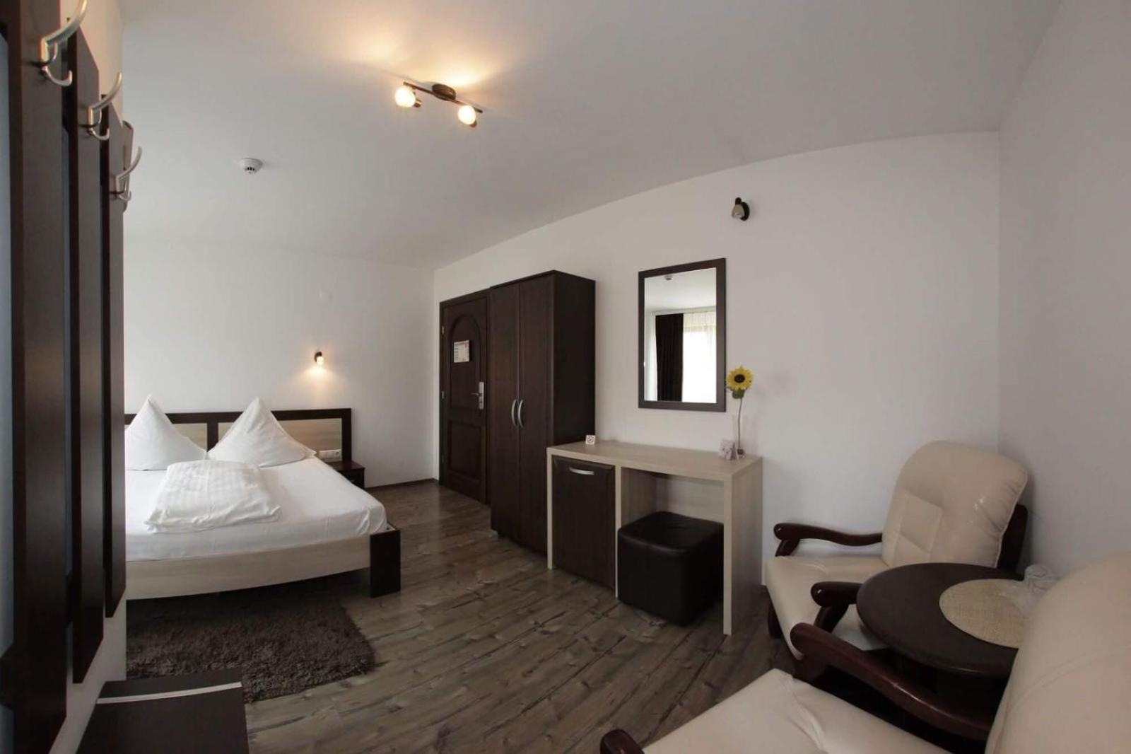Single Room with Bathroom photo 1