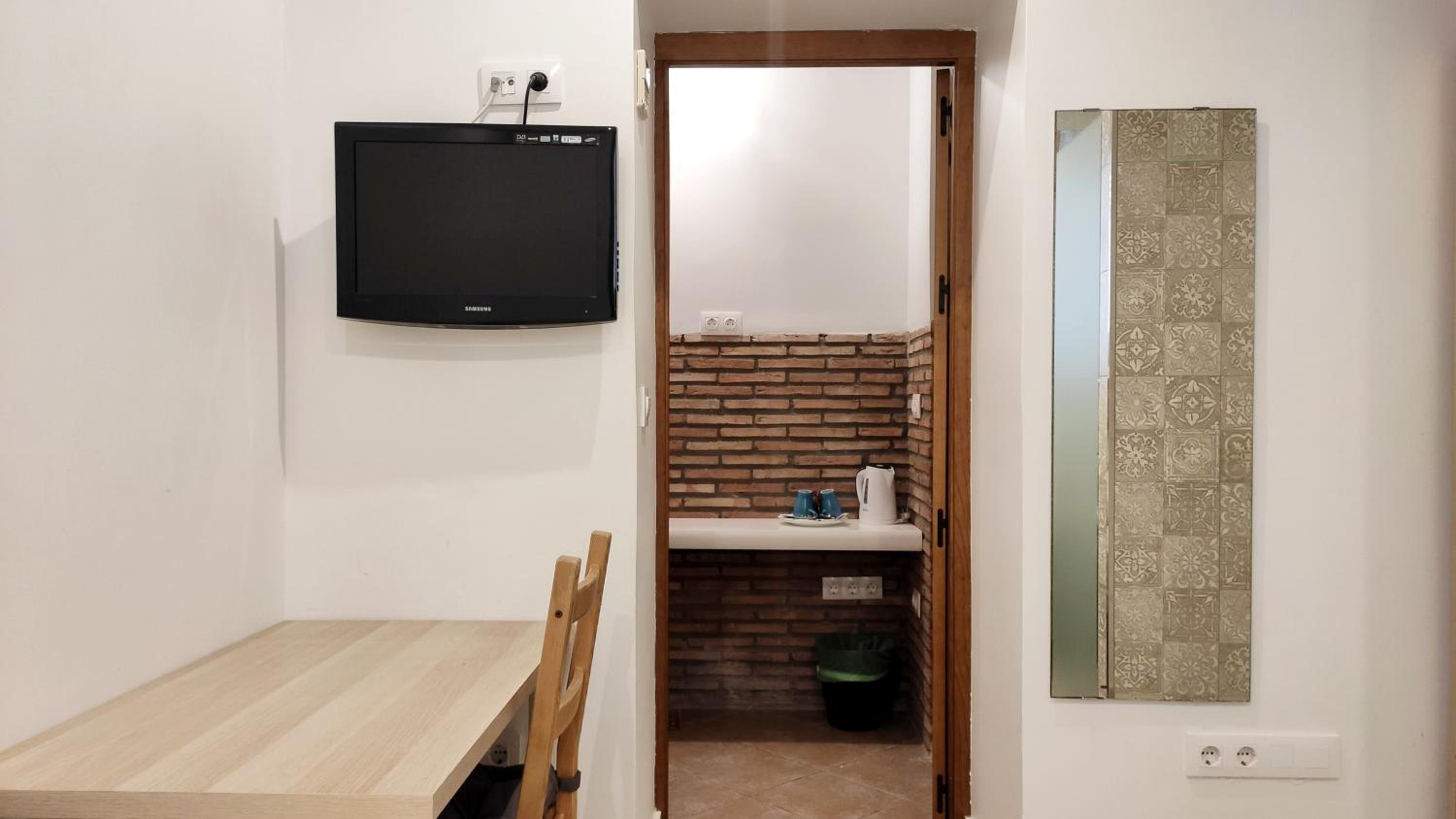 Budget Double Room on Ground Floor photo 3