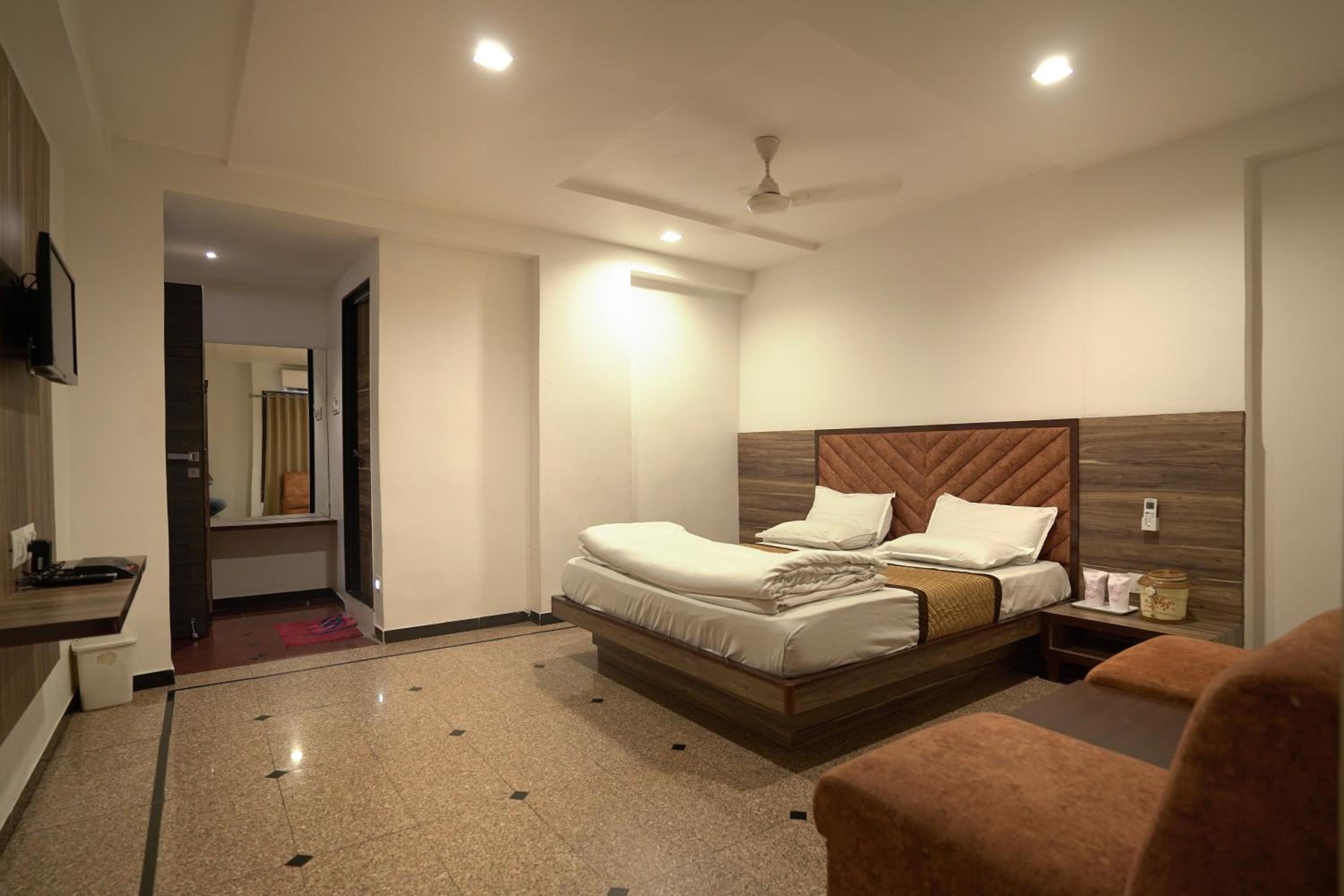 Deluxe Room - Indian nationals only photo 1