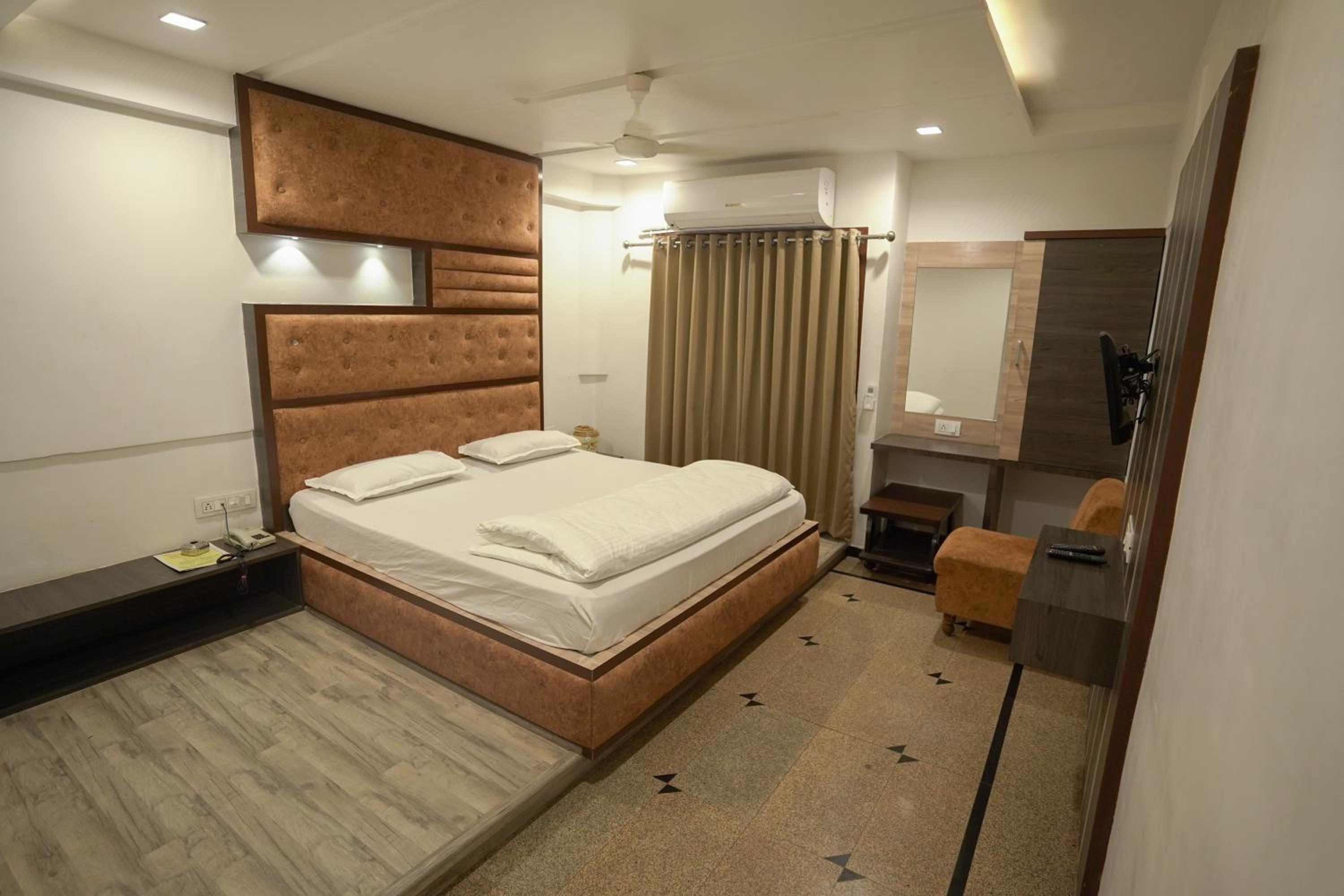 Deluxe Room - Indian nationals only photo 2