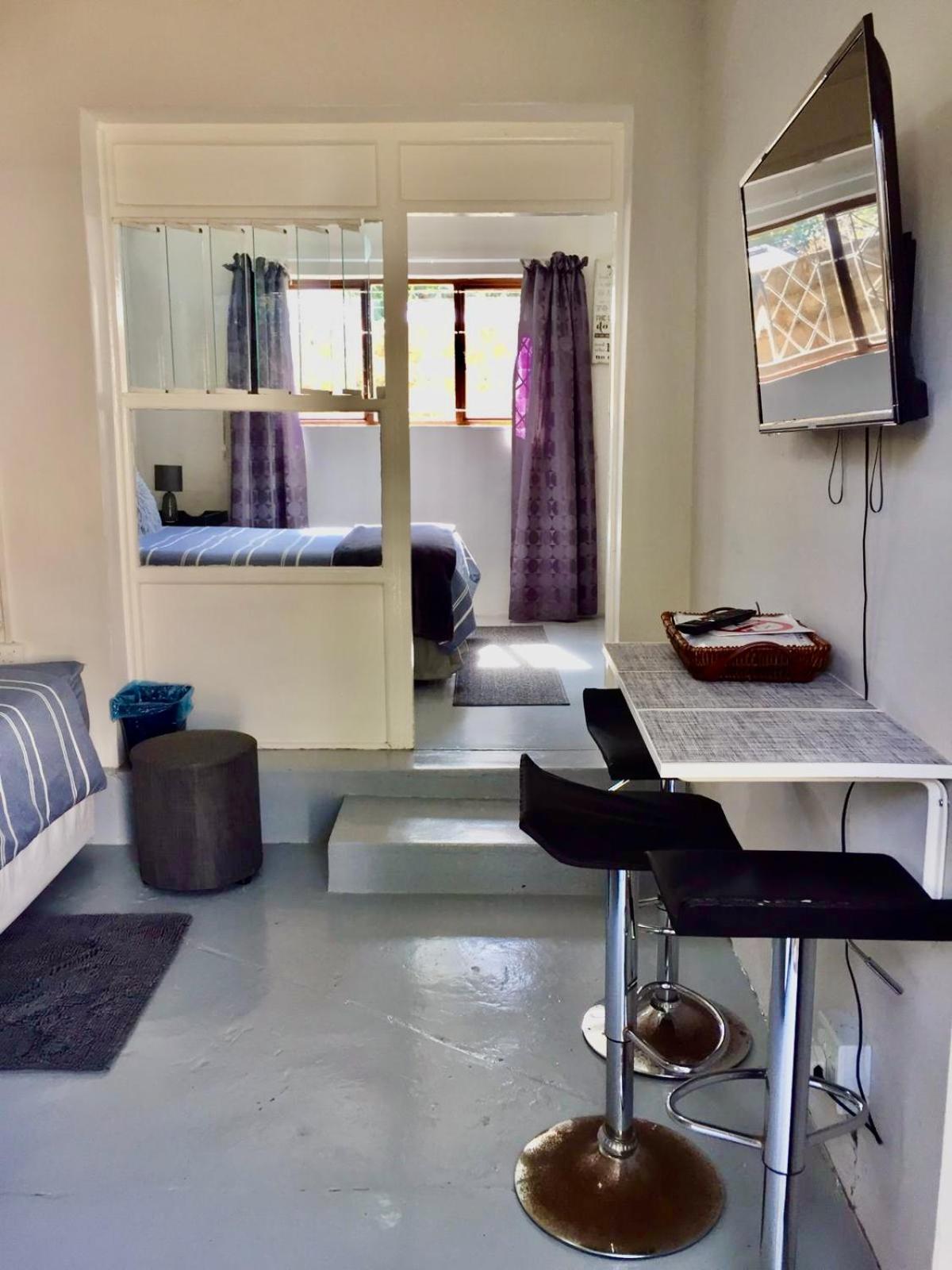 One-Bedroom Cottage - Photo 6