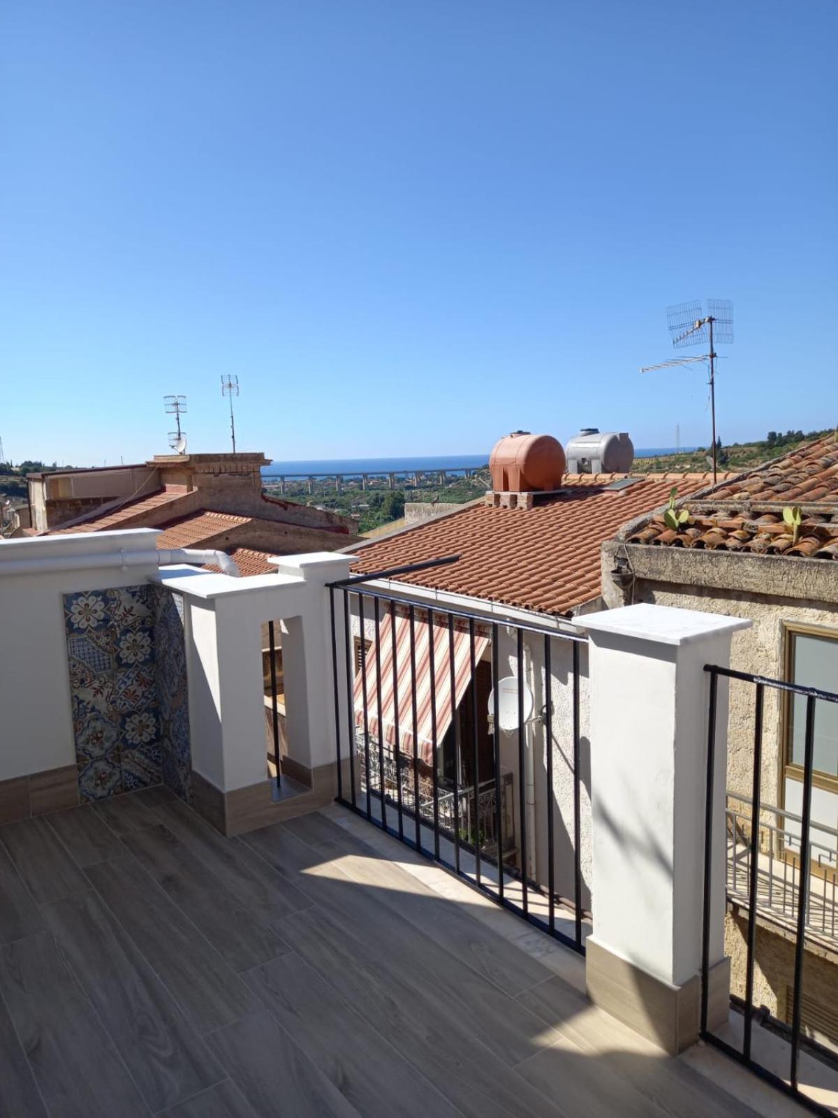 Apartment with Sea View - Photo 11