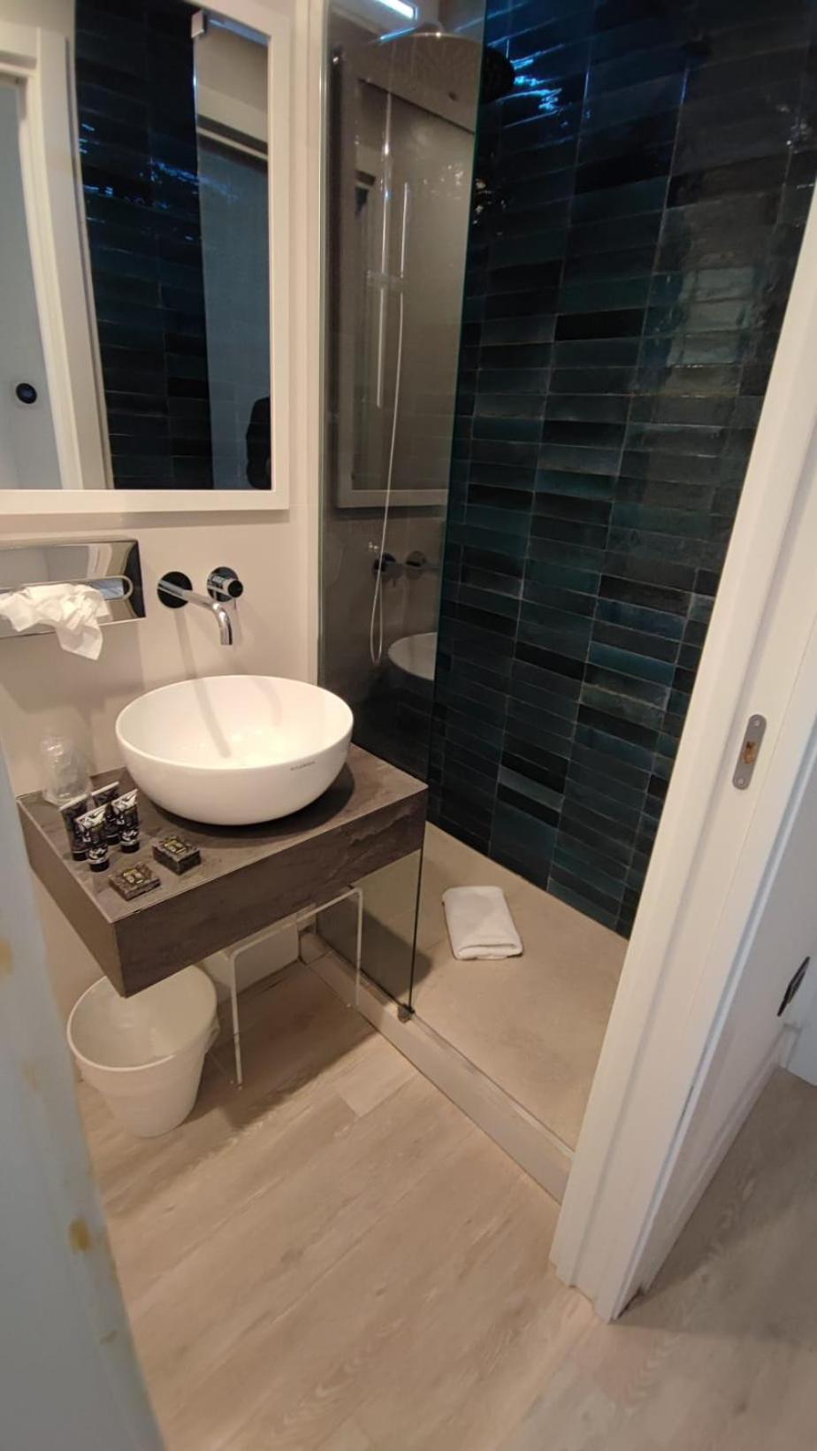 Deluxe Single Room with Balcony photo 2