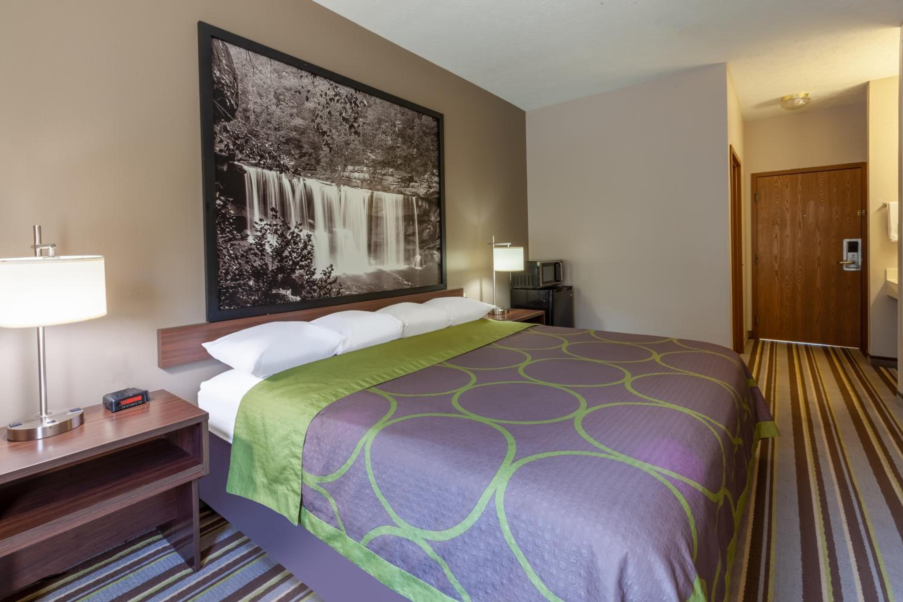 King Room - Non-Smoking - Photo 2