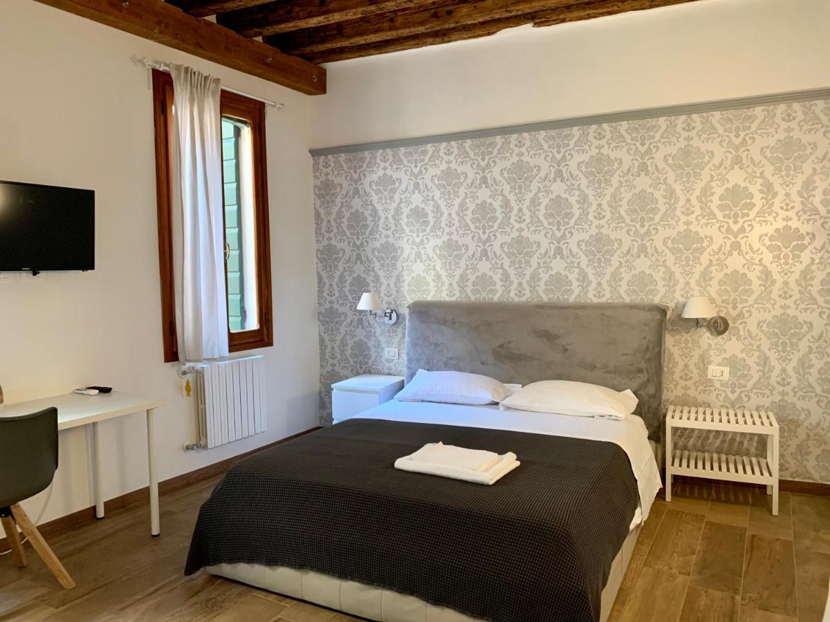 Double Room with Private Bathroom photo 2