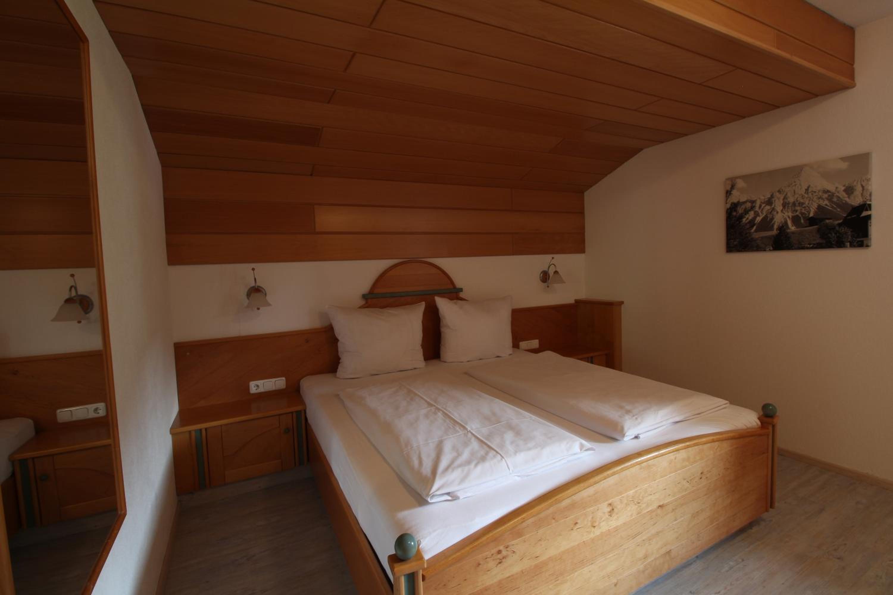 One-Bedroom Apartment with Balcony B photo 3