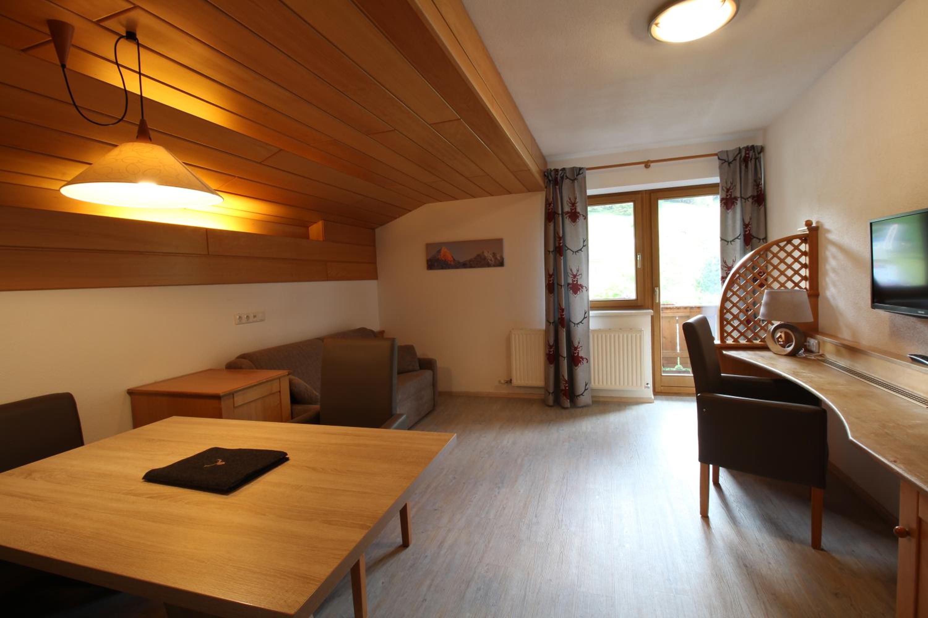One-Bedroom Apartment with Balcony B photo 2