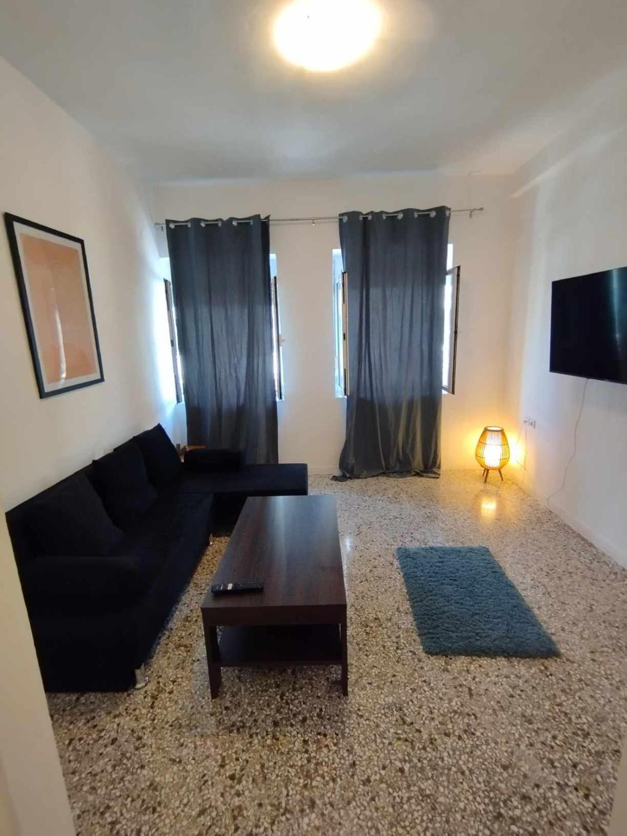 One-Bedroom Apartment photo 1