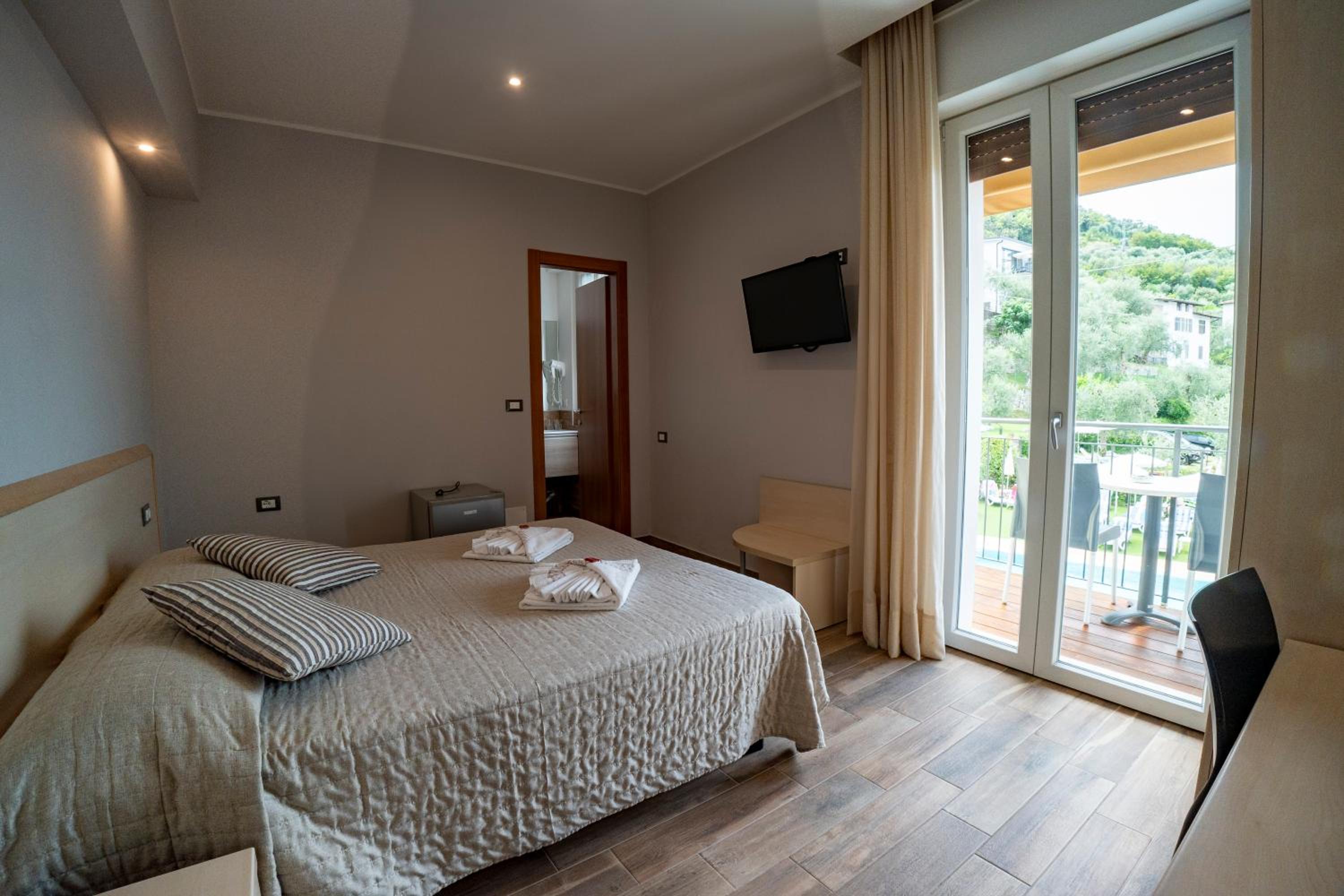 Double Room with Pool View photo 1