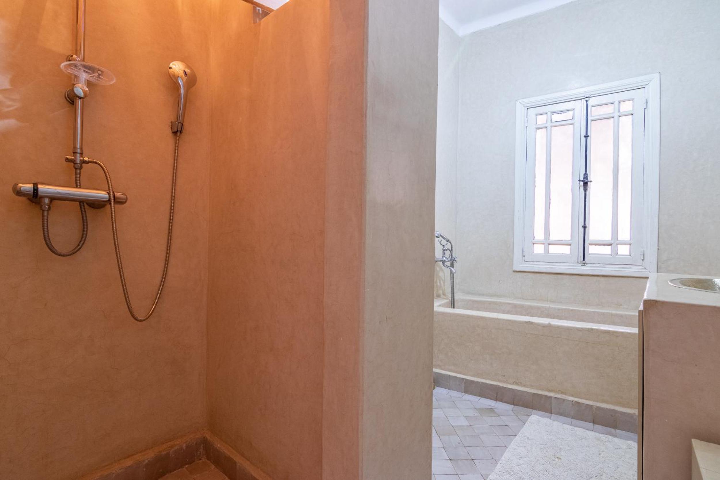 Triple Room with Private Bathroom - Photo 6