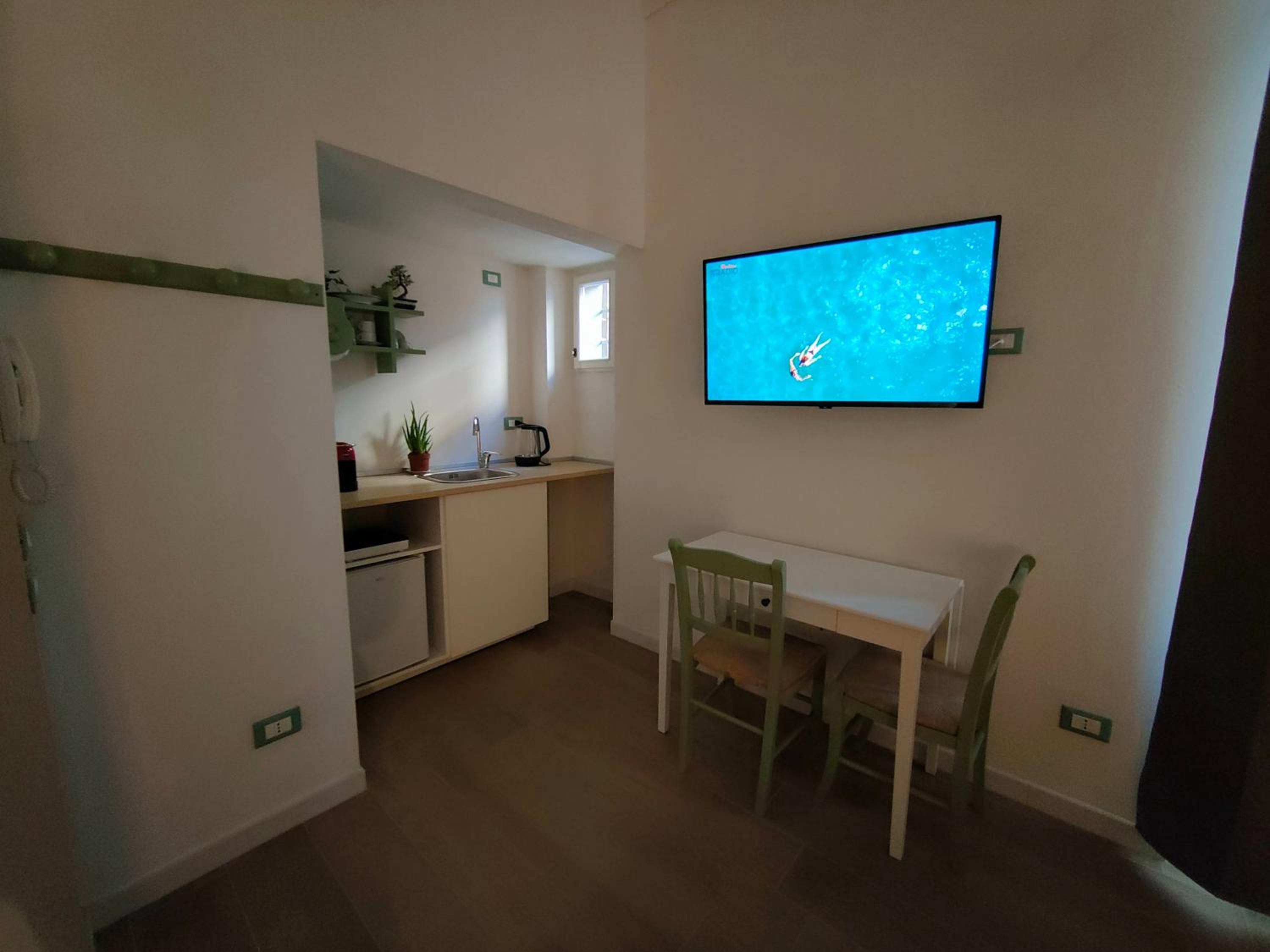 One-Bedroom Apartment photo 2