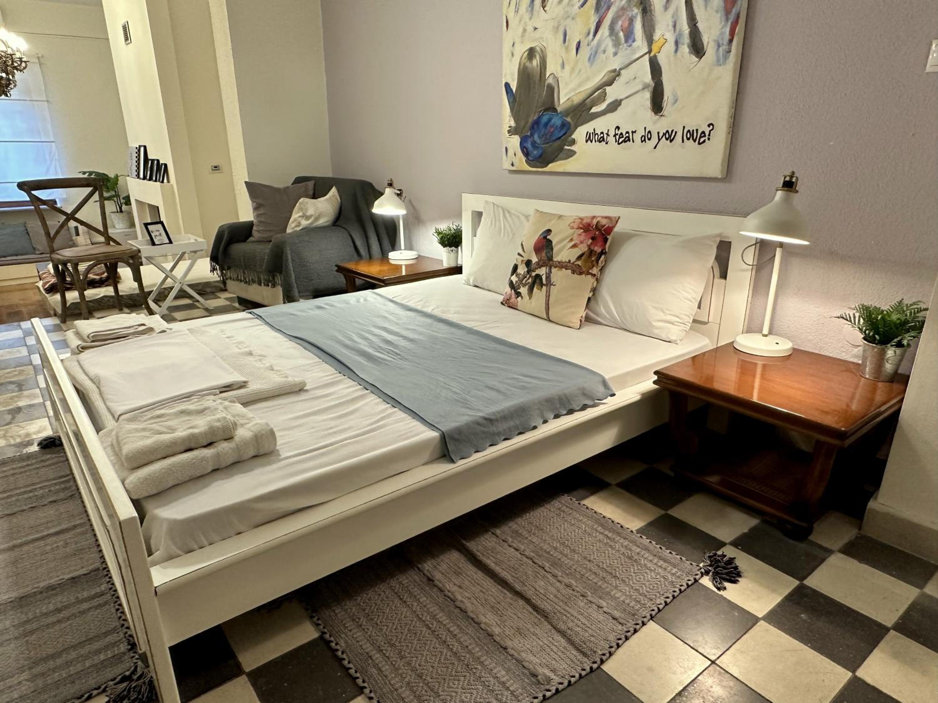 Deluxe Triple Room - Photo 10