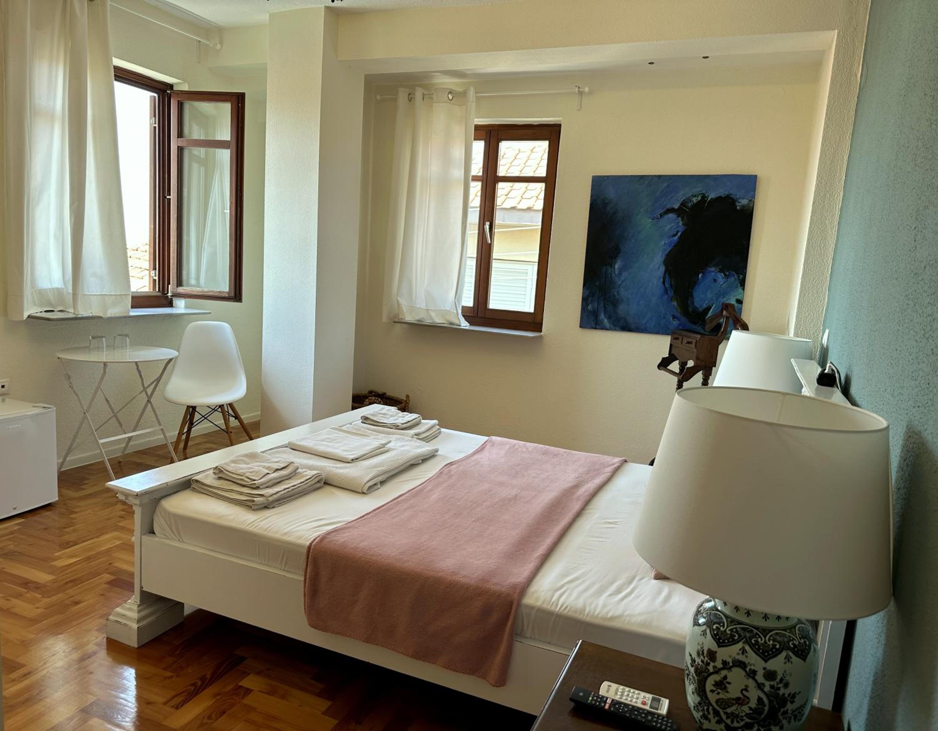 Deluxe Double Room with Side Sea View - Photo 7