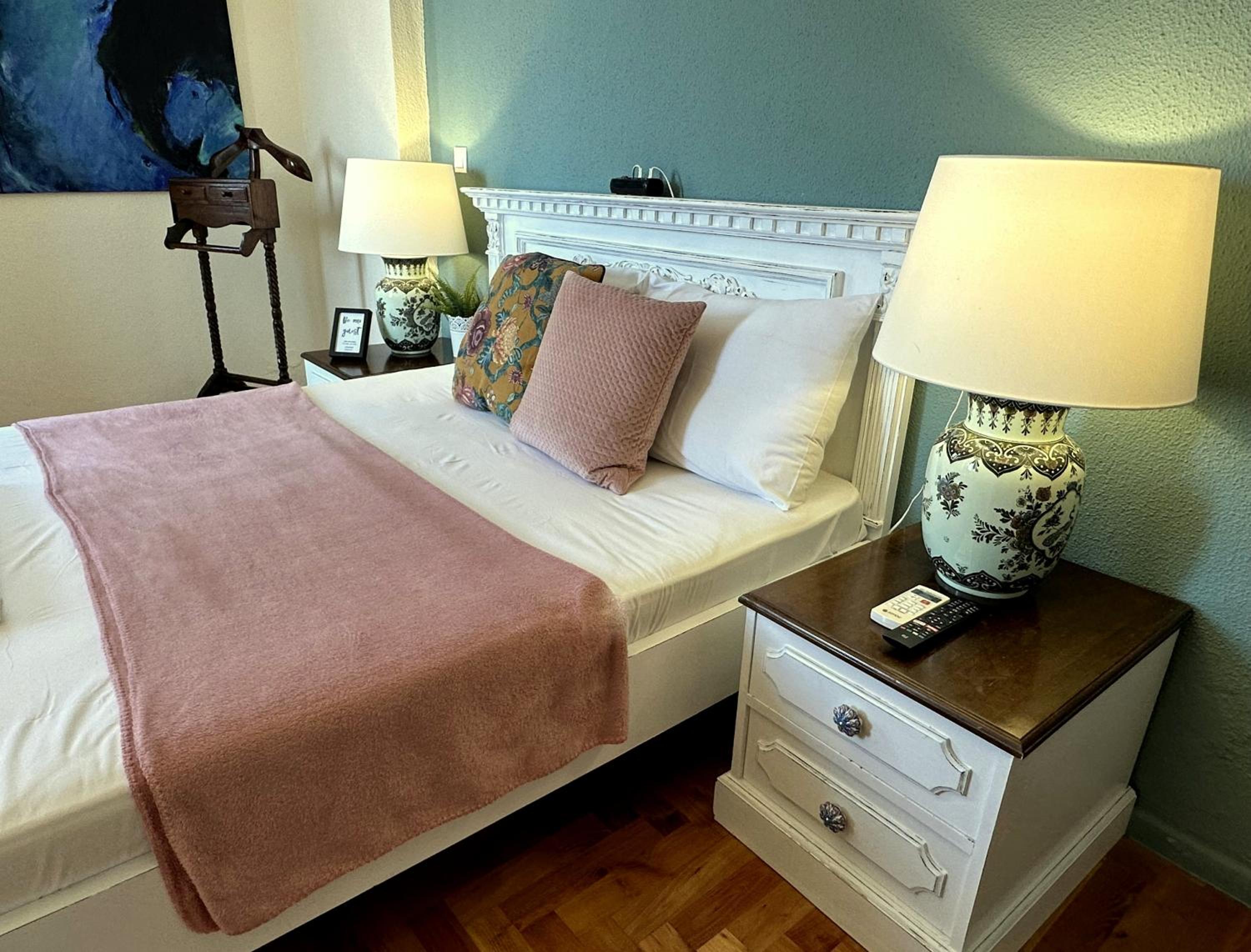 Deluxe Double Room with Side Sea View - Photo 5