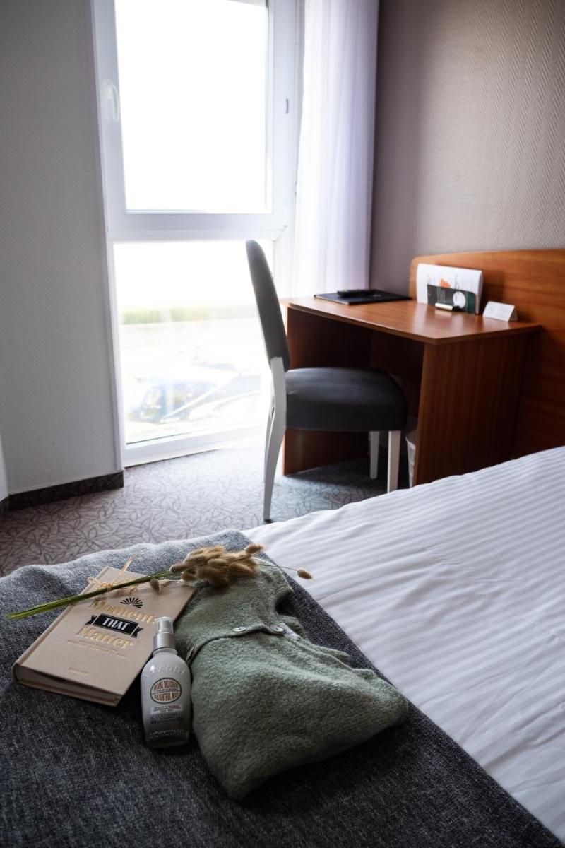 Double Room with Partial Sea View photo 2