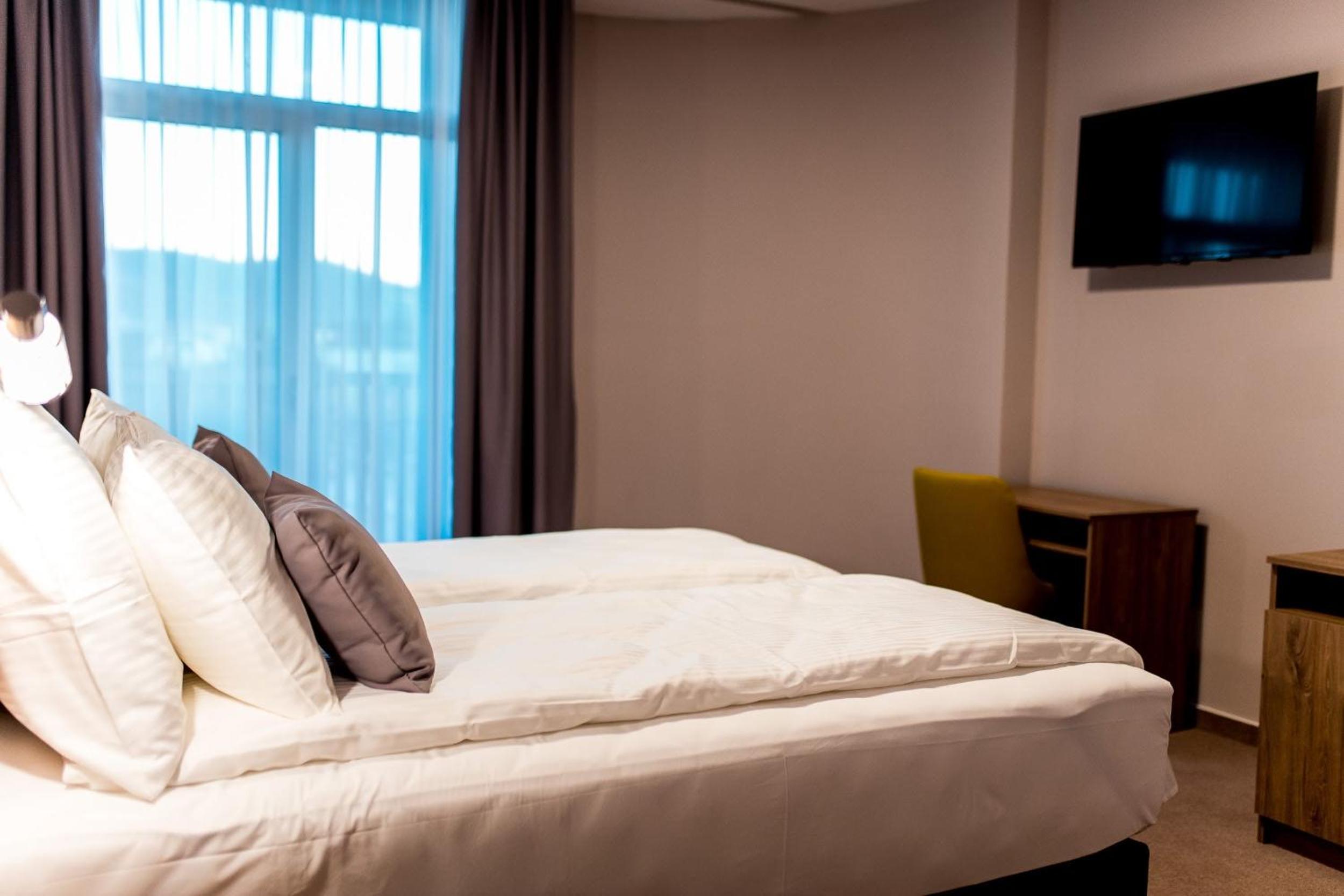 Twin Room - Photo 5