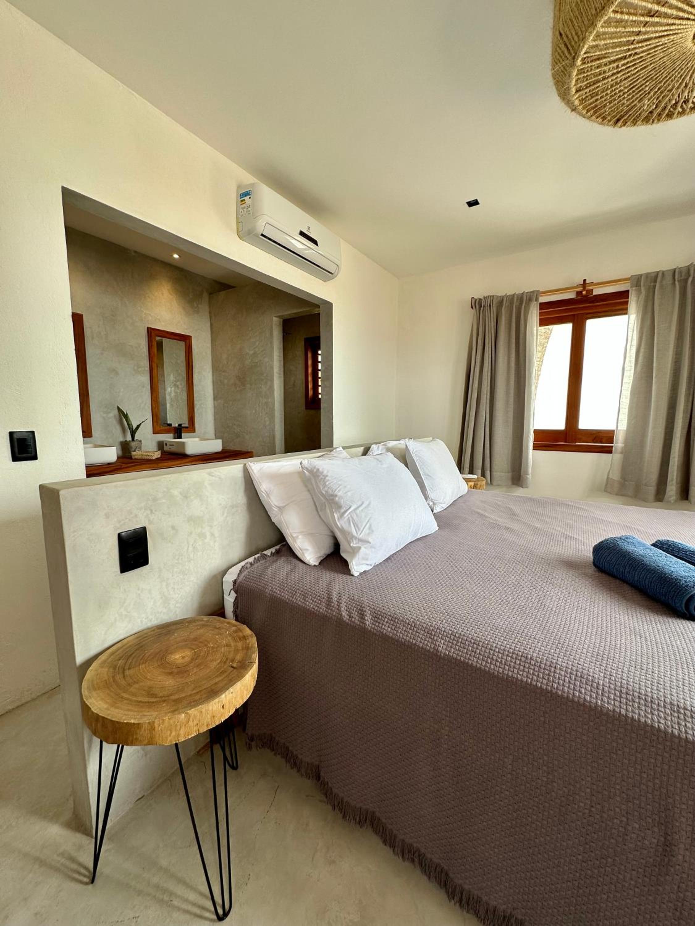 Four-Bedroom House photo 1