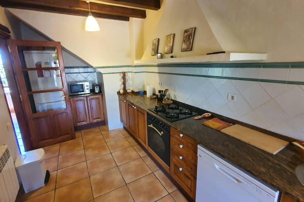 Three-Bedroom House photo 2
