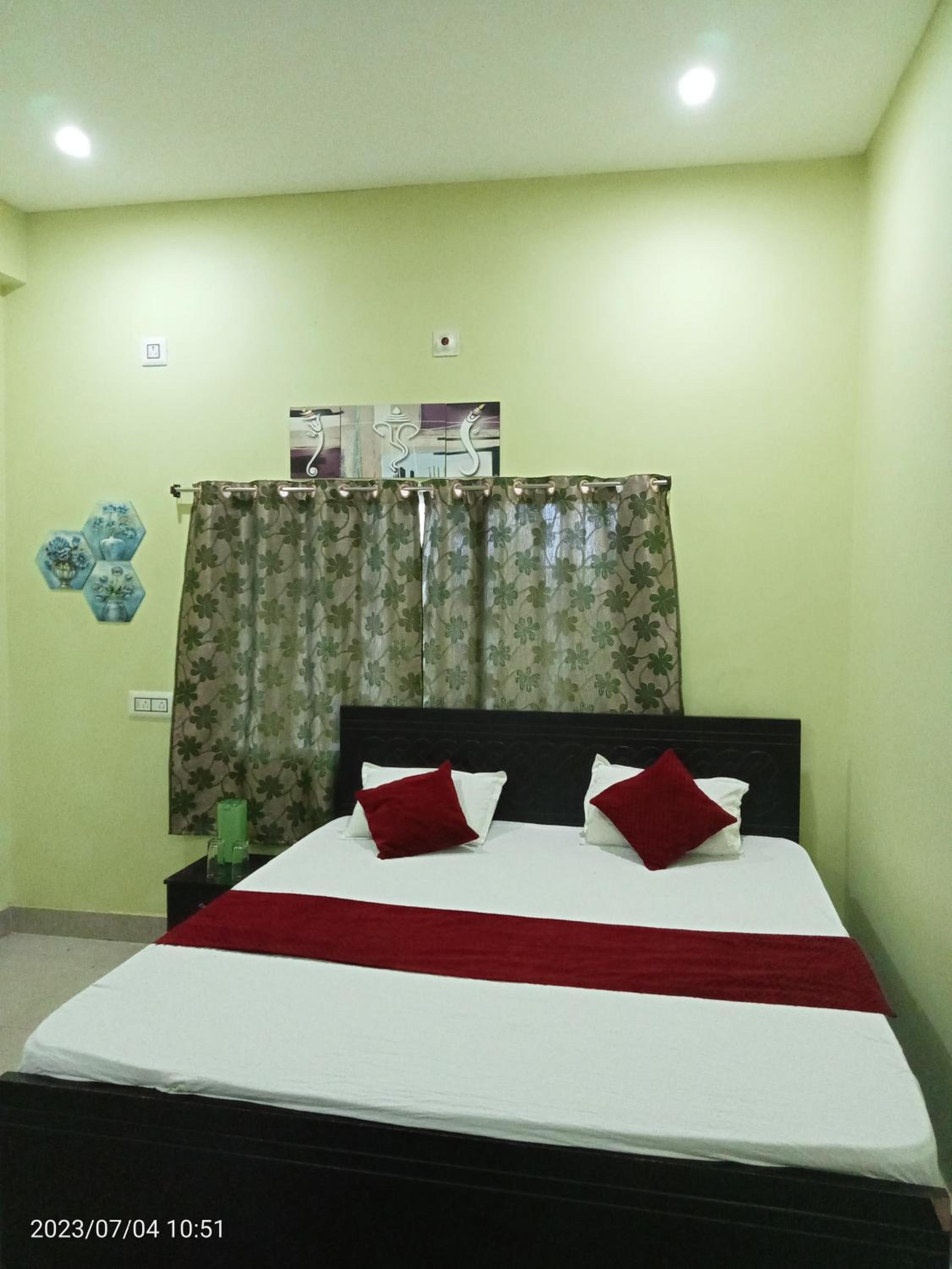 Standard King Room photo 3