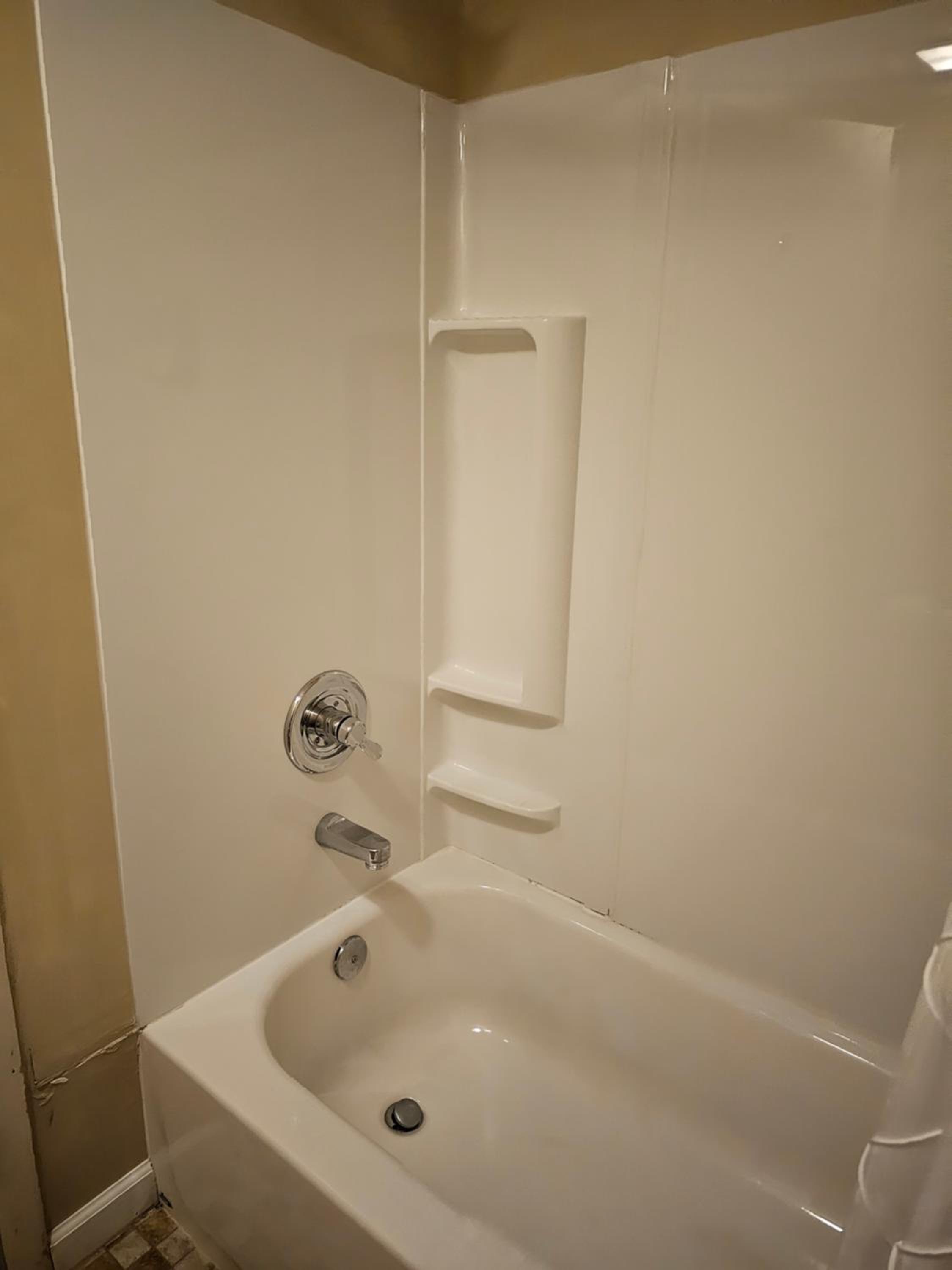 Standard Single Queen Room - Non-Smoking  - Photo 10