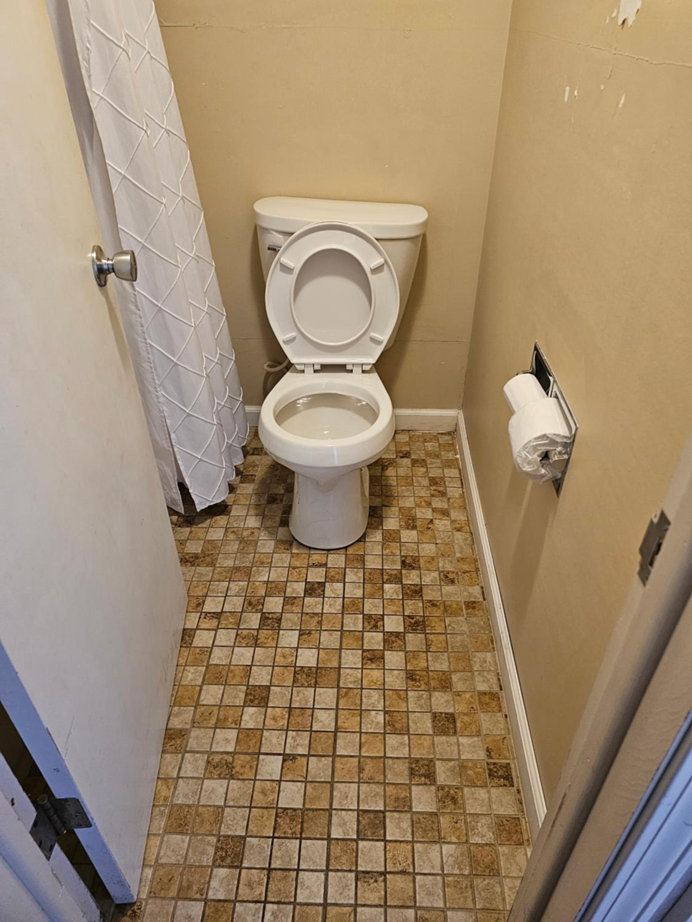 Standard Single Queen Room - Non-Smoking  - Photo 5