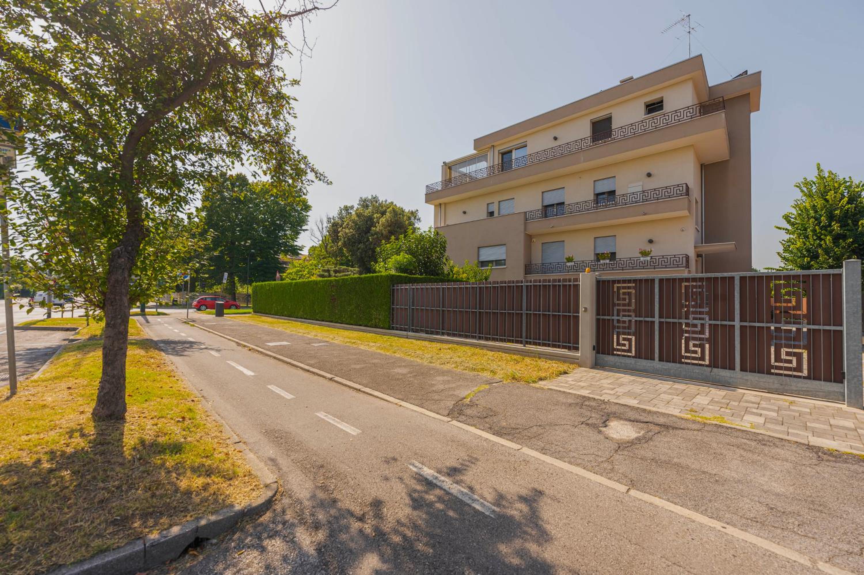 Apartment with Terrace photo 2