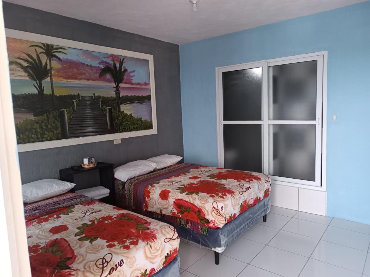 Double Room With Two Double Beds photo 2