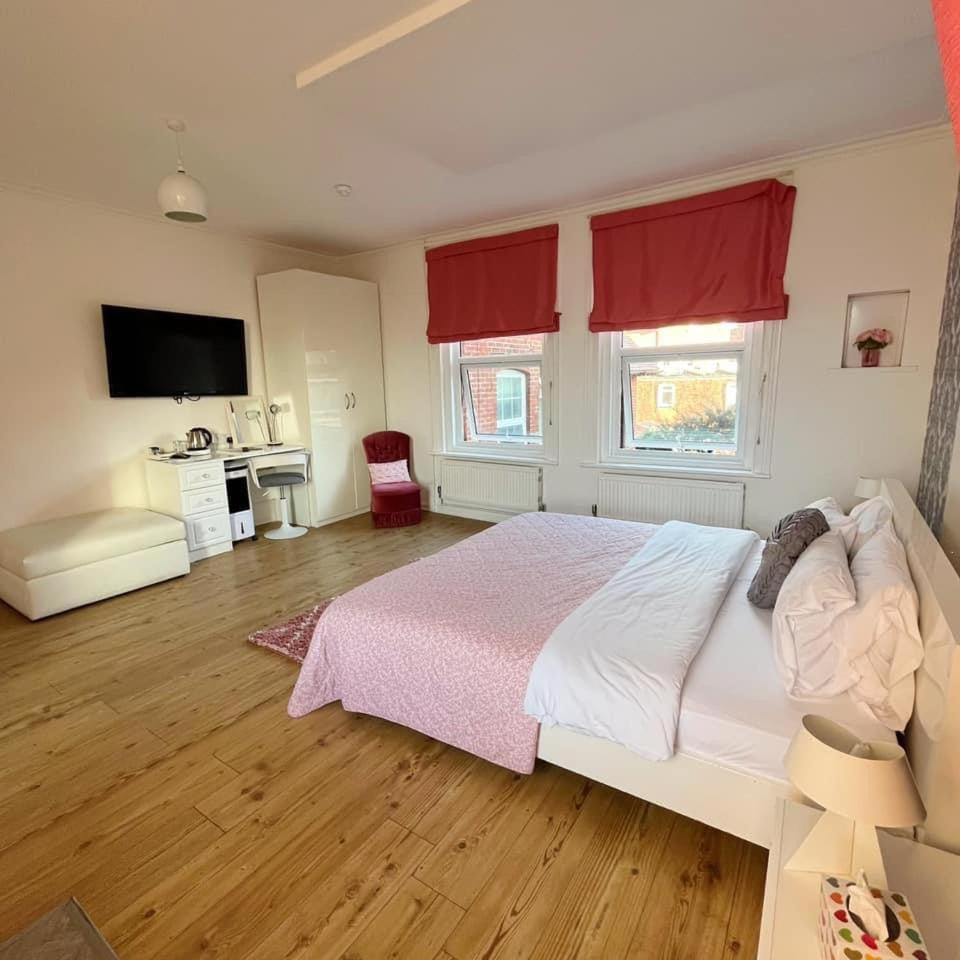 Luxury Double Room With Jacuzzi Bath - Photo 15