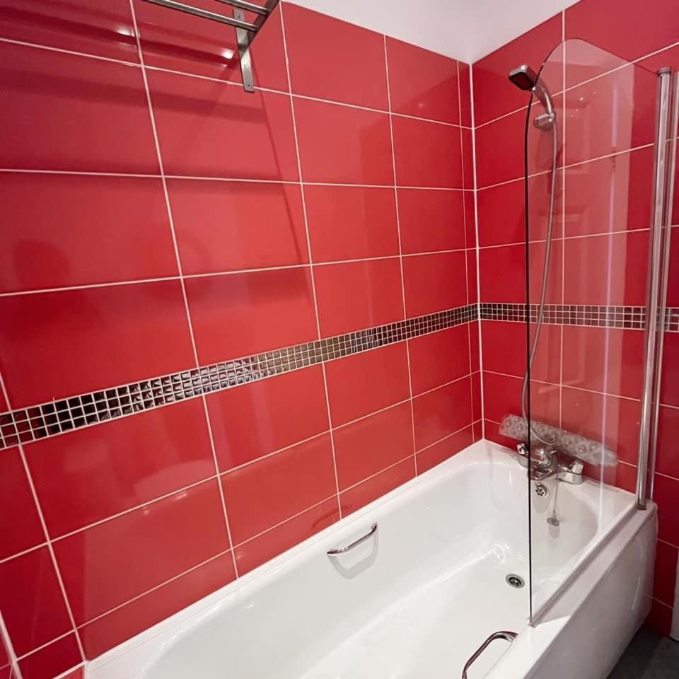 Luxury Double Room With Jacuzzi Bath - Photo 16