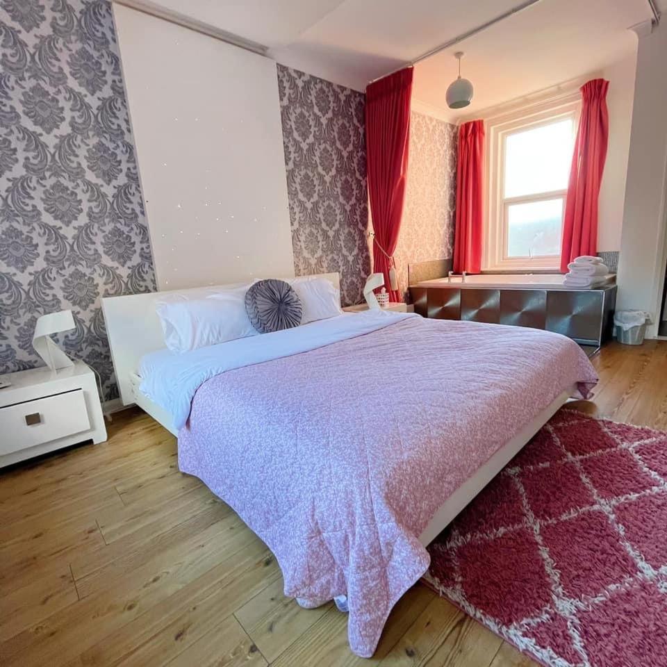 Luxury Double Room With Jacuzzi Bath - Photo 13