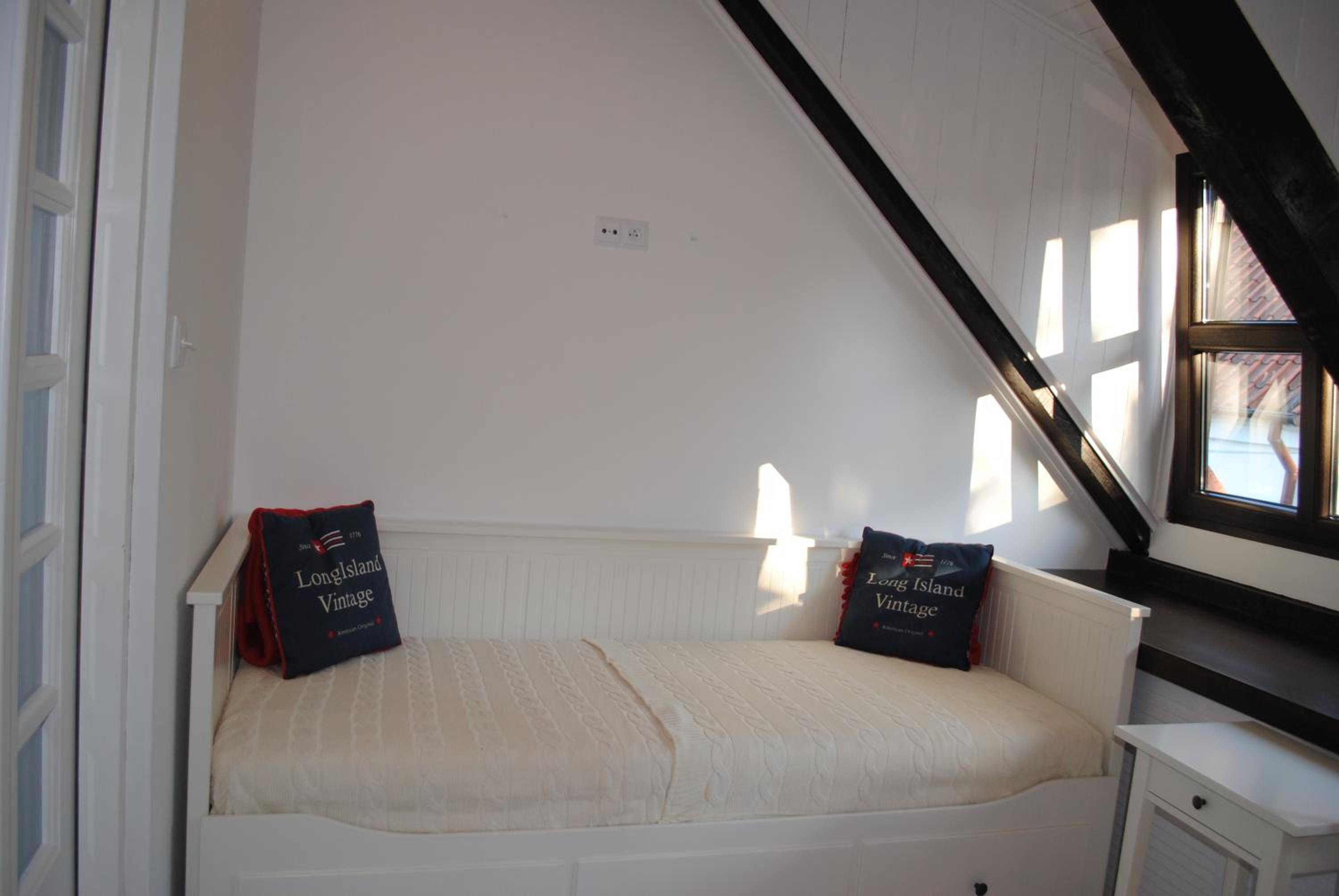 Apartment with Lake View - Photo 11