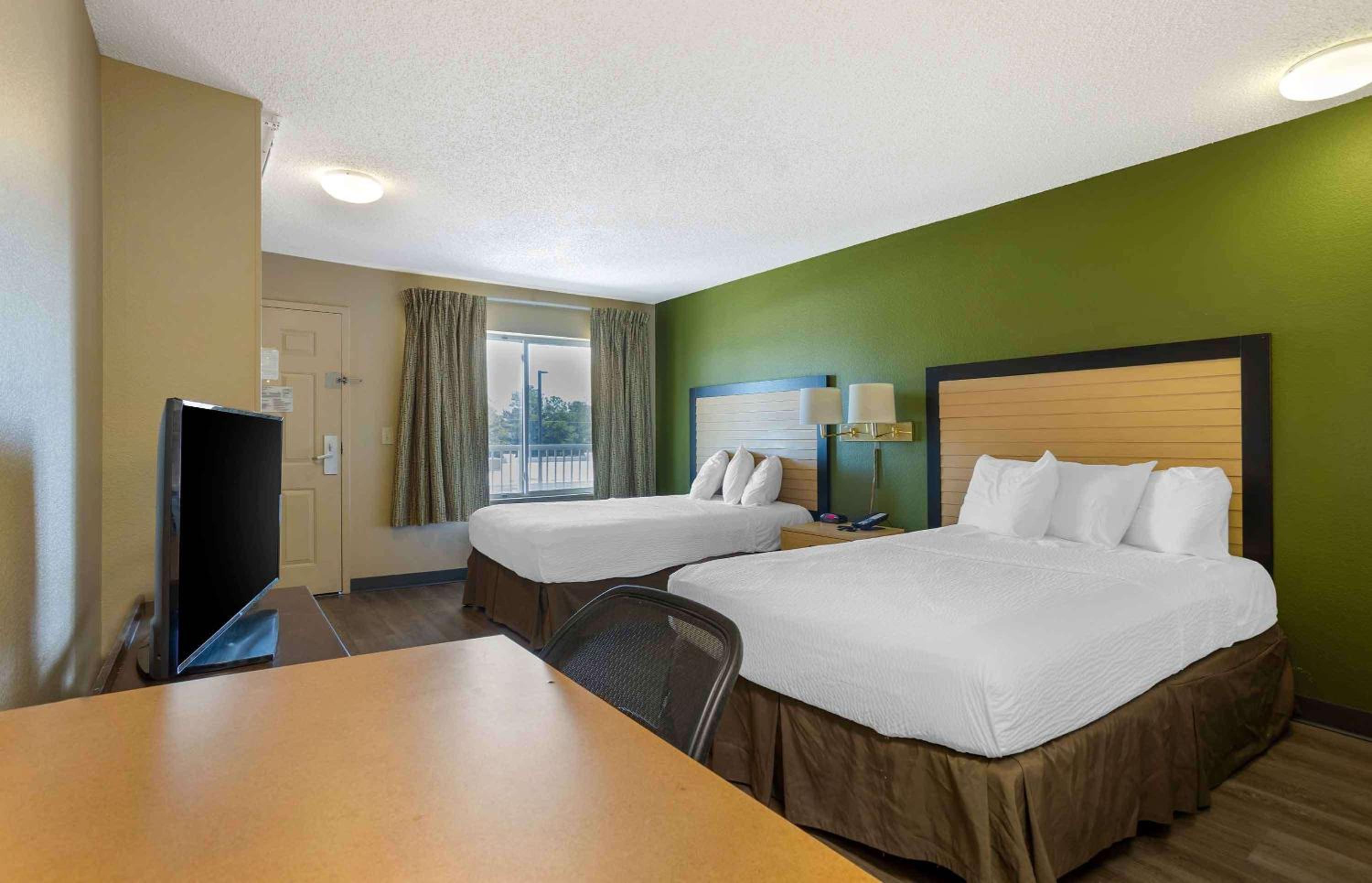 Studio with 2 Queen Beds - Non-Smoking - Photo 3