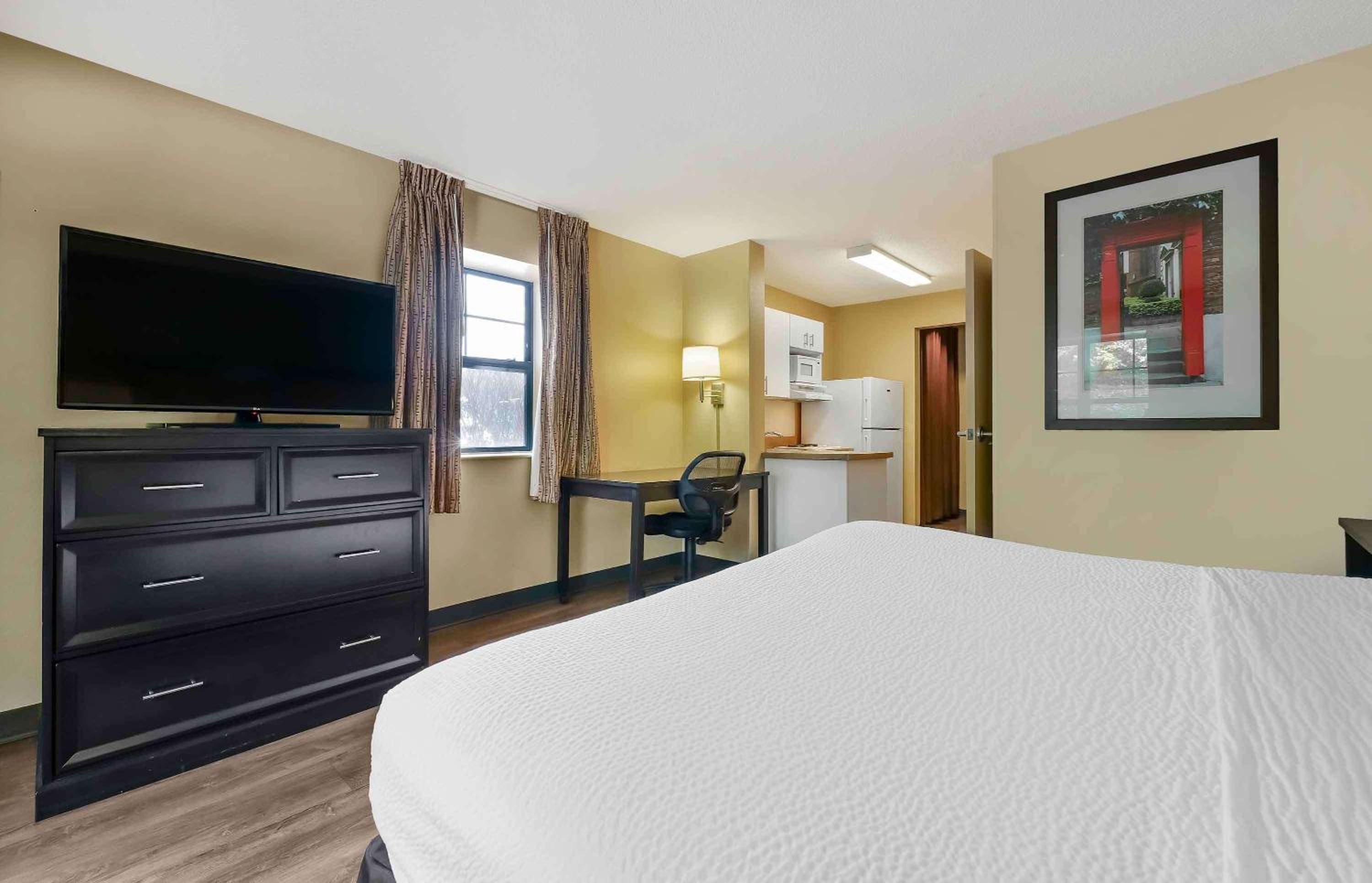 Studio With 1 King Bed - Non-Smoking