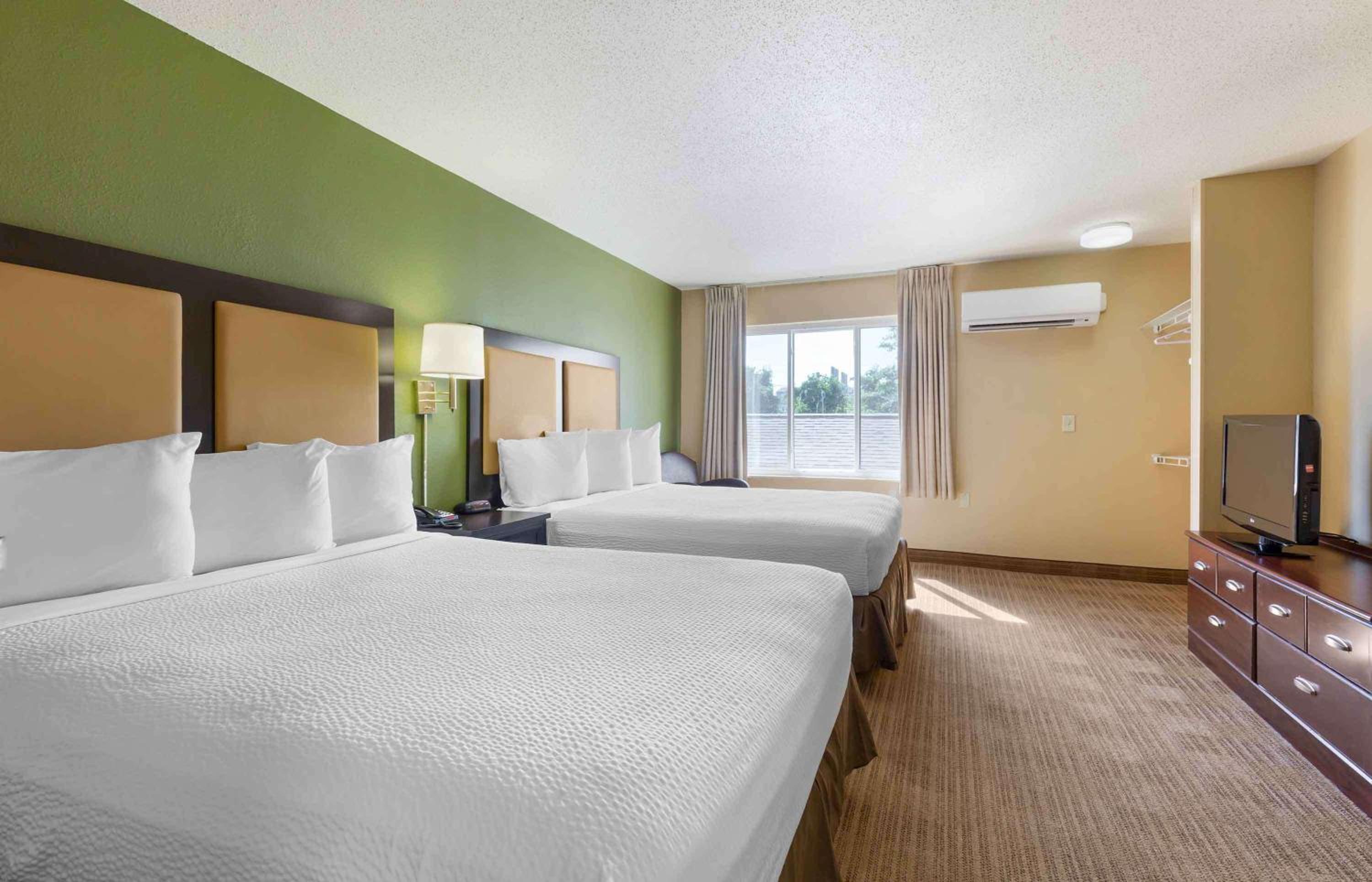 Studio with 2 Queen Beds - Non-Smoking - Photo 1