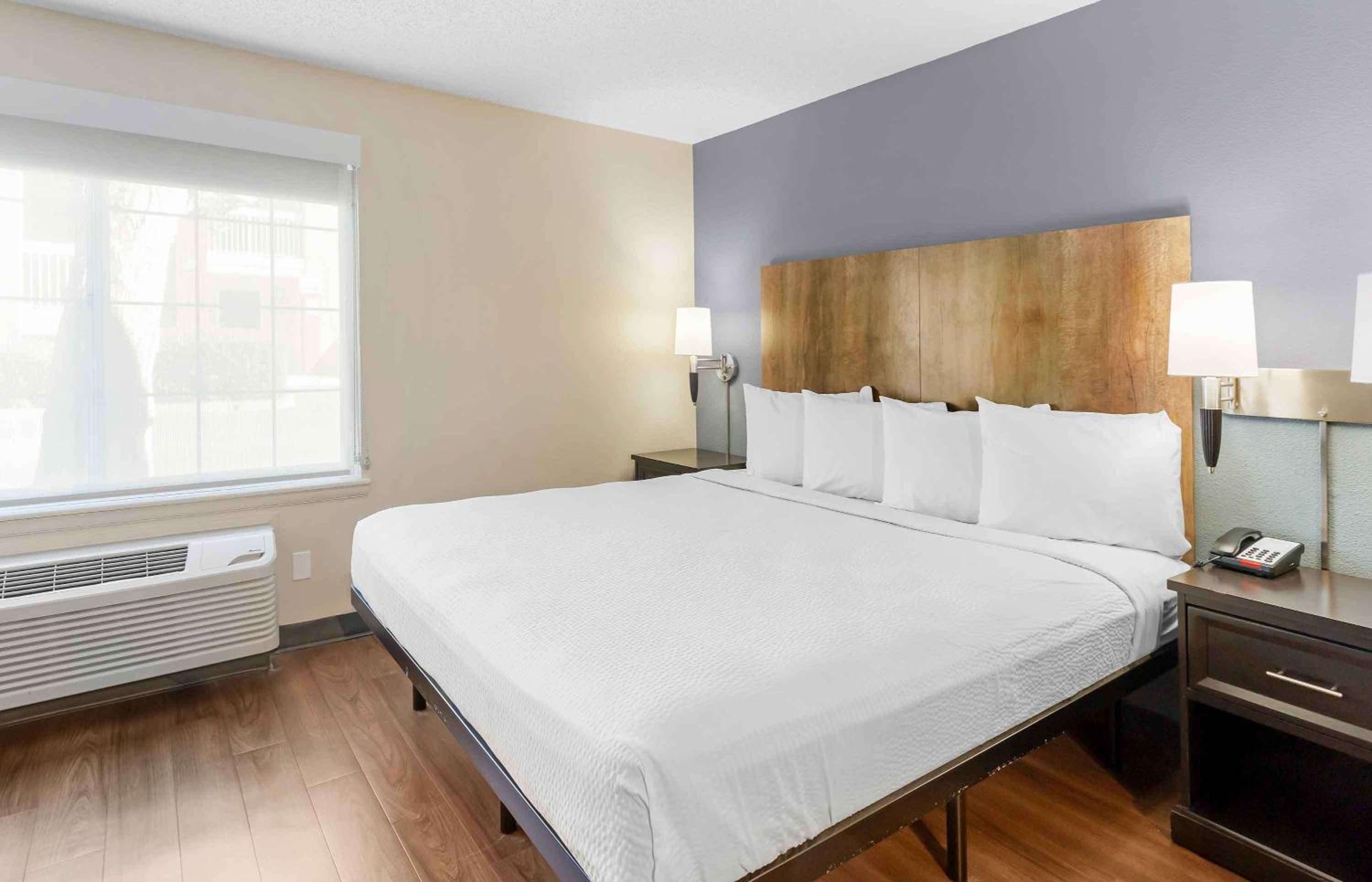 Deluxe Studio with 1 King Bed - Non-Smoking - Photo 1