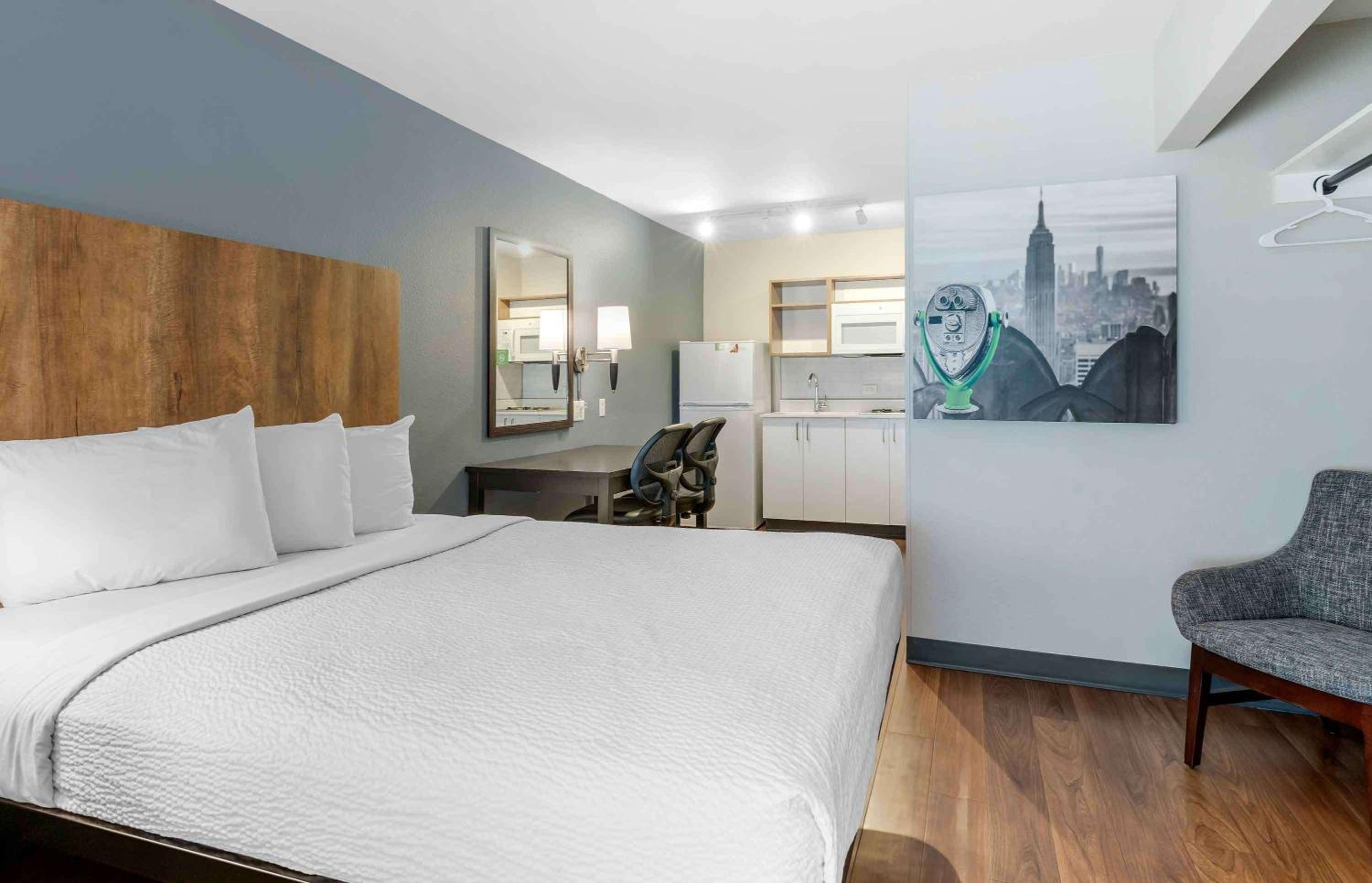 Studio With 2 Queen Beds - Non-Smoking
