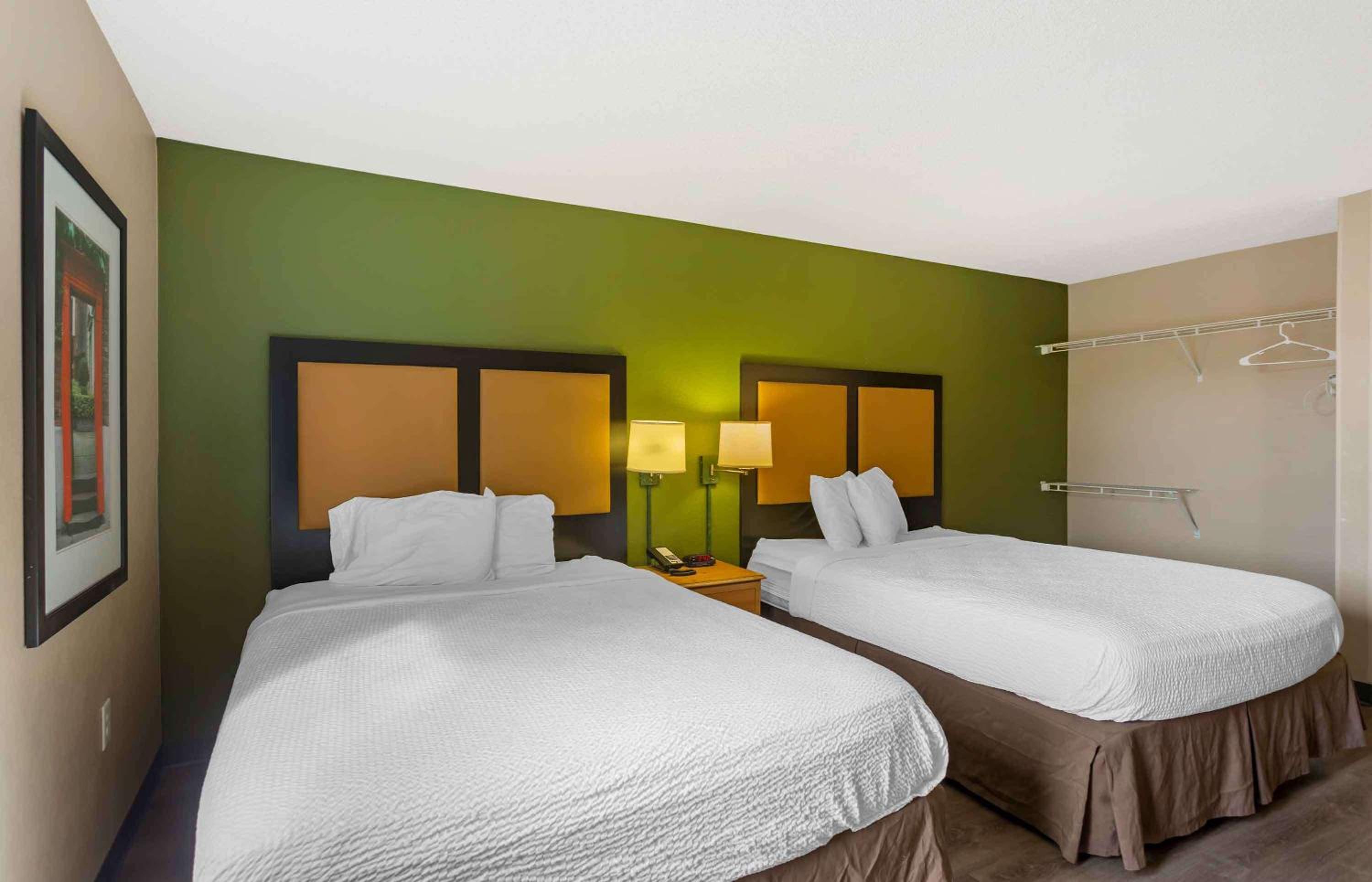 Studio with 2 Queen Beds - Non-Smoking