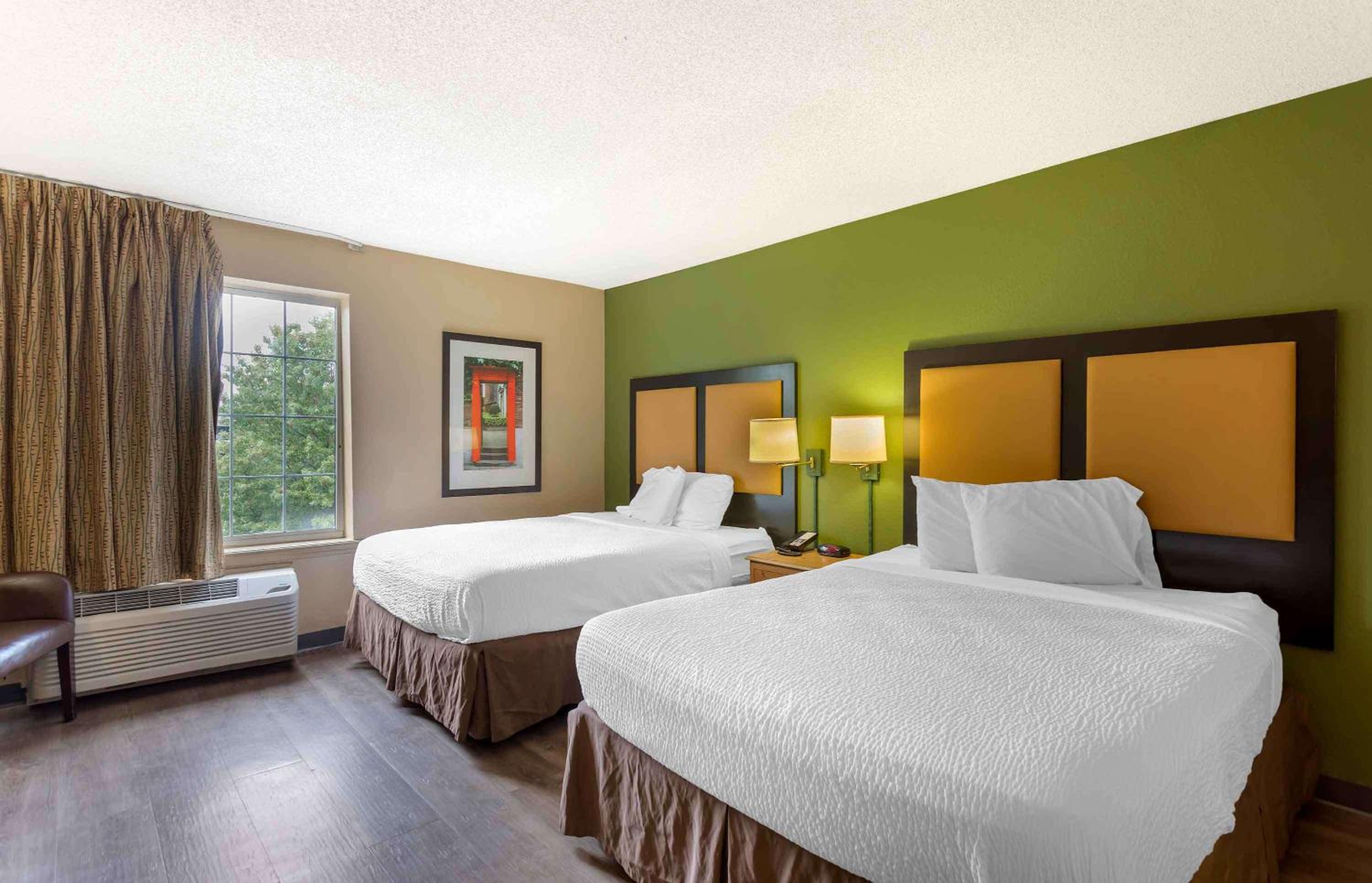 2 Queen Beds | Non-Smoking, Kitchen - Photo 3