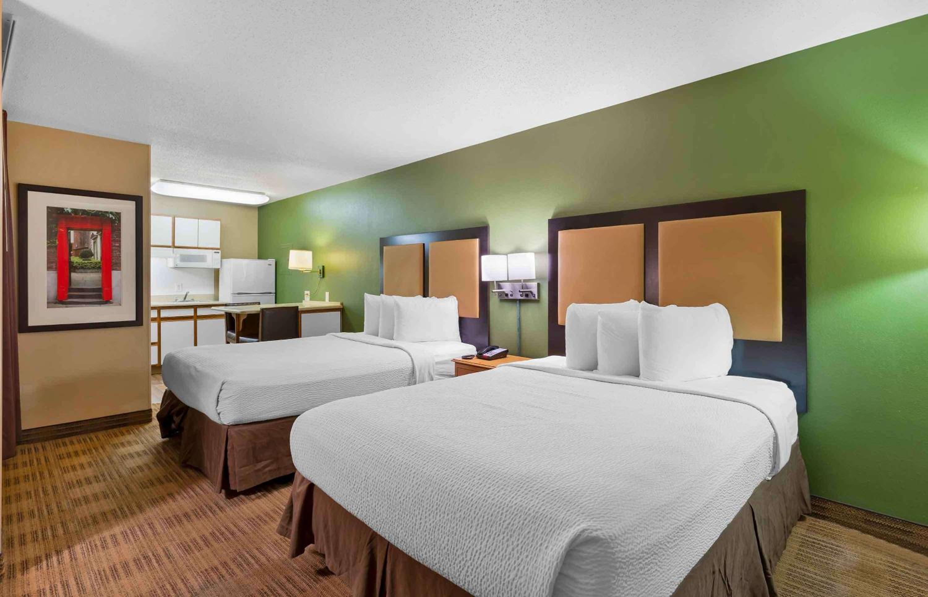 Studio with 2 Queen Beds - Non-Smoking - Photo 1